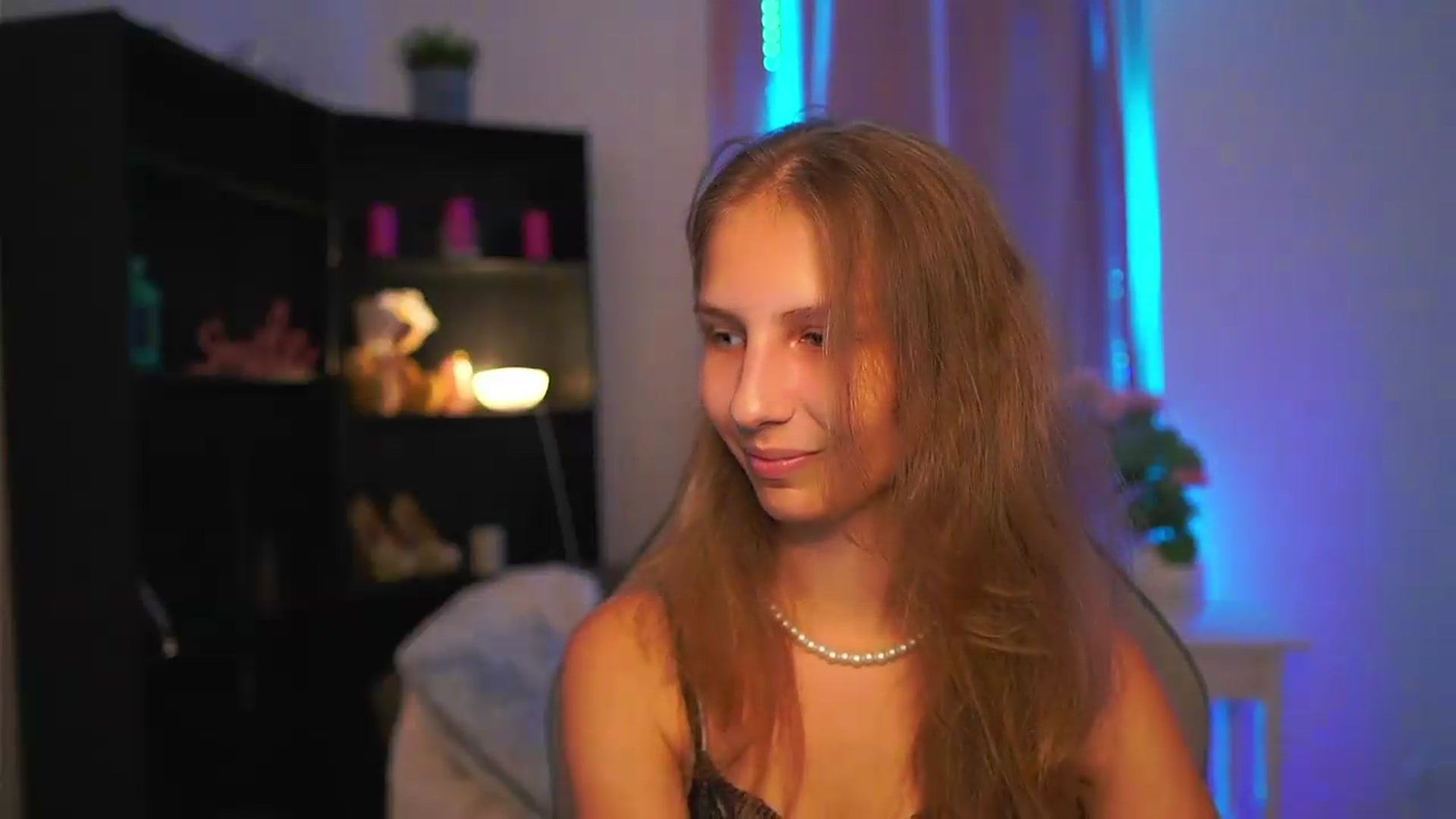 Gallery image thumbnail from Emmie_murray's myfreecams stream on, 08/01/2026, 19:30 image 2 of 20