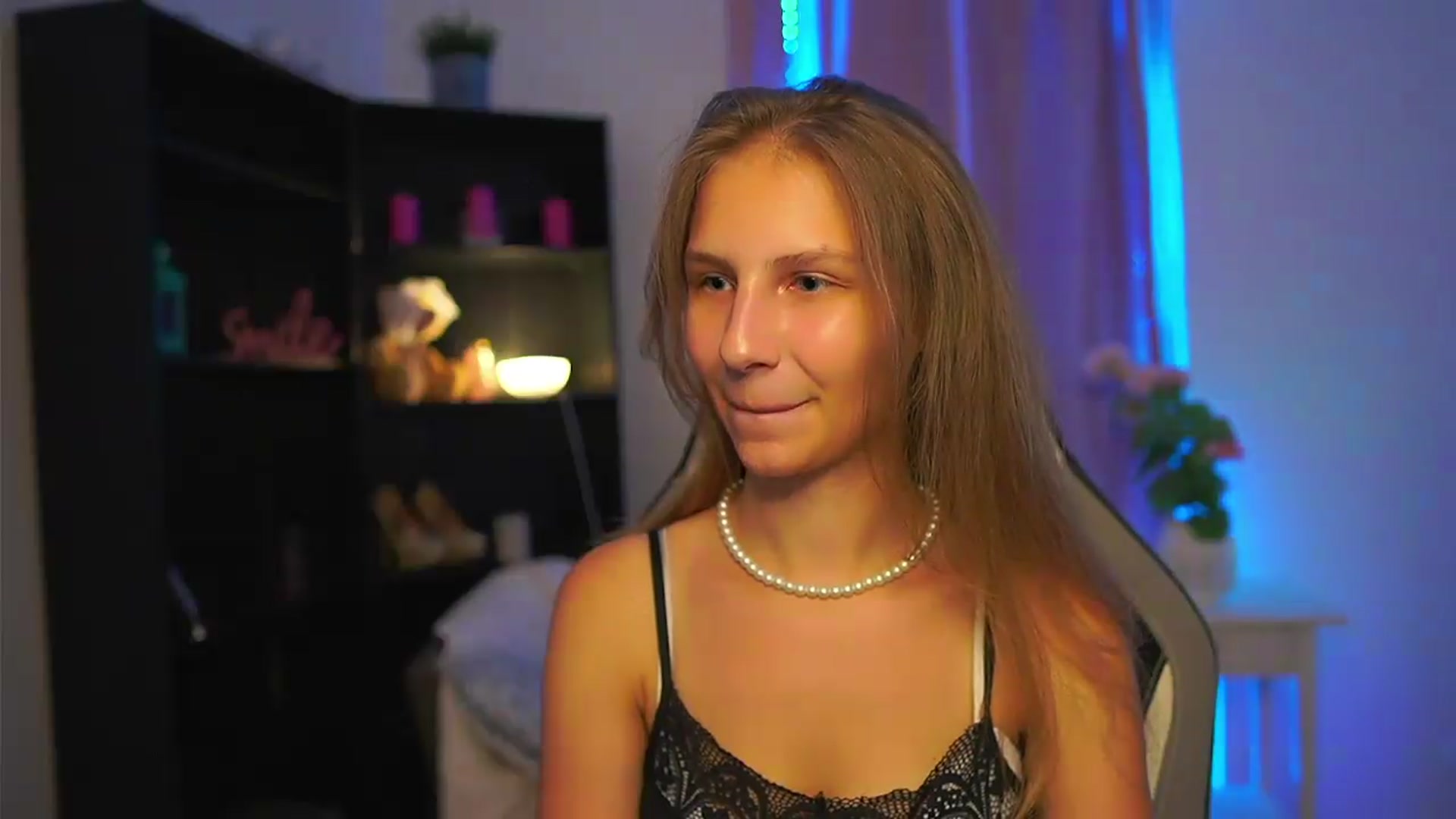 Gallery image thumbnail from Emmie_murray's myfreecams stream on, 08/01/2026, 22:44 image 7 of 20
