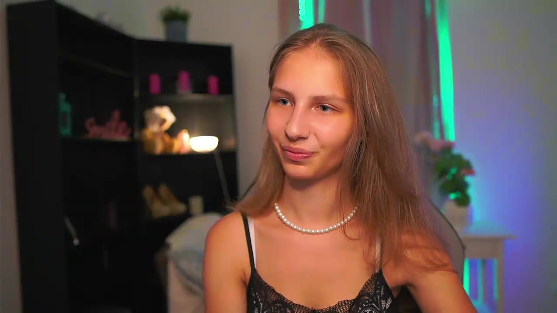 Gallery image thumbnail from Emmie_murray's myfreecams stream on, 08/01/2026, 22:44 image 2 of 20