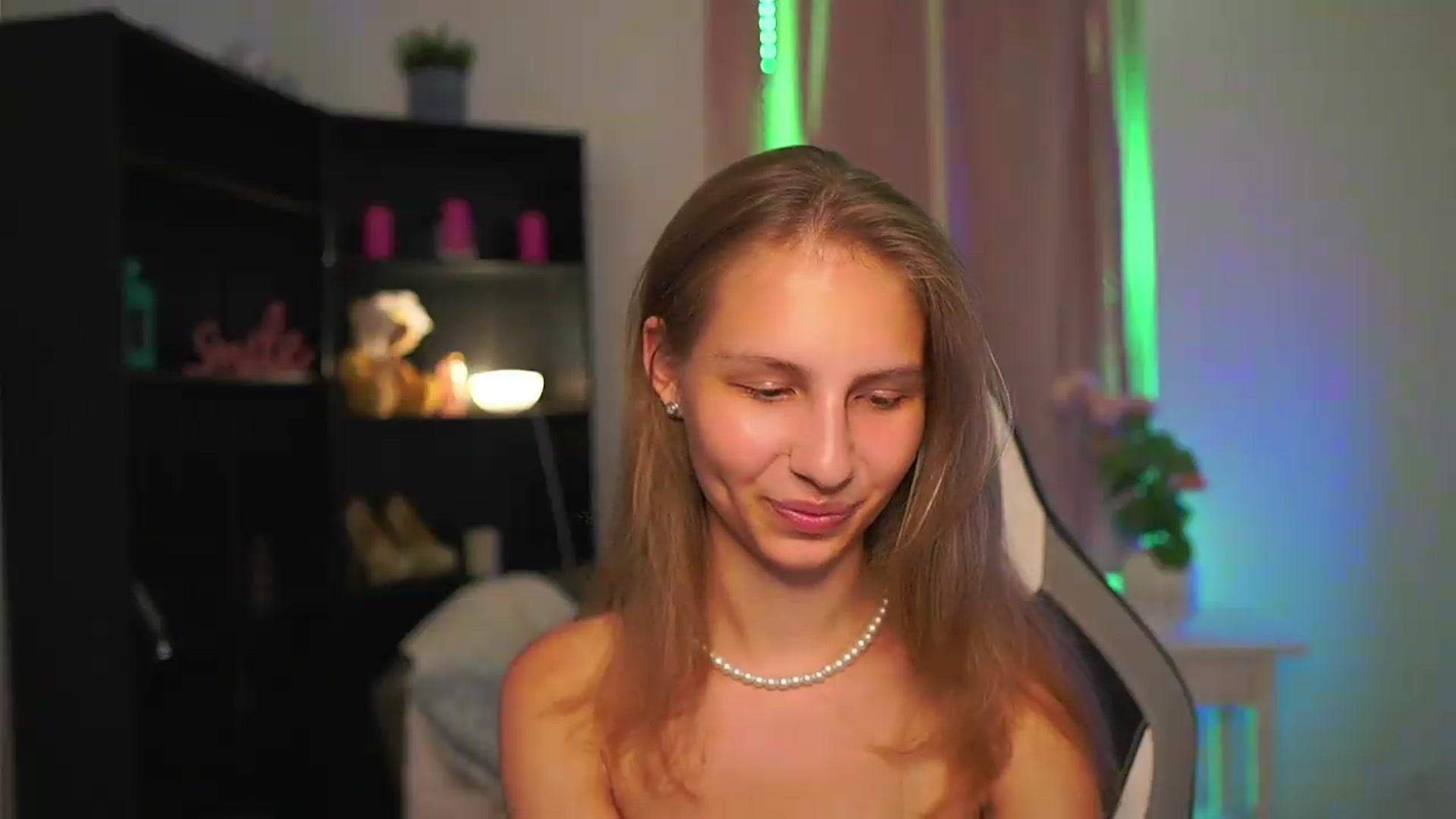 Gallery image thumbnail from Emmie_murray's myfreecams stream on, 08/01/2026, 22:44 image 18 of 20