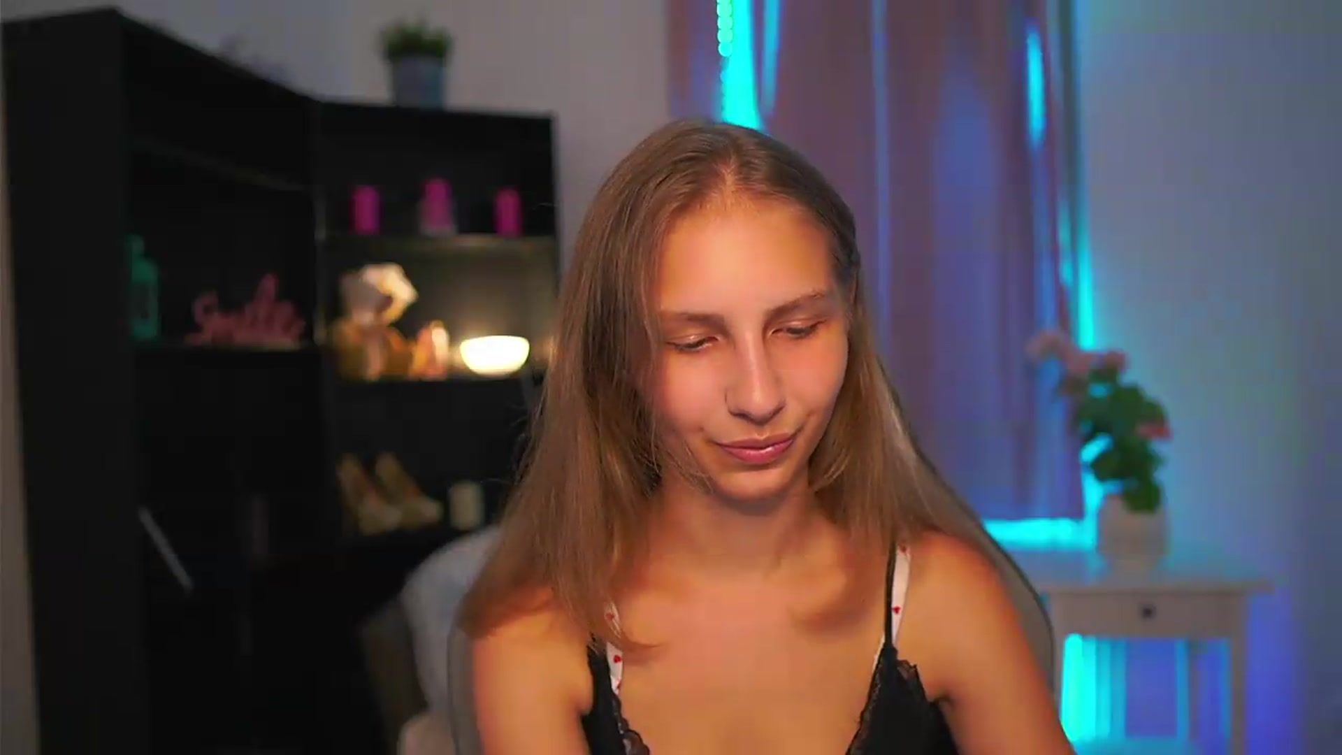 Gallery image thumbnail from Emmie_murray's myfreecams stream on, 08/03/2026, 23:16 image 14 of 20