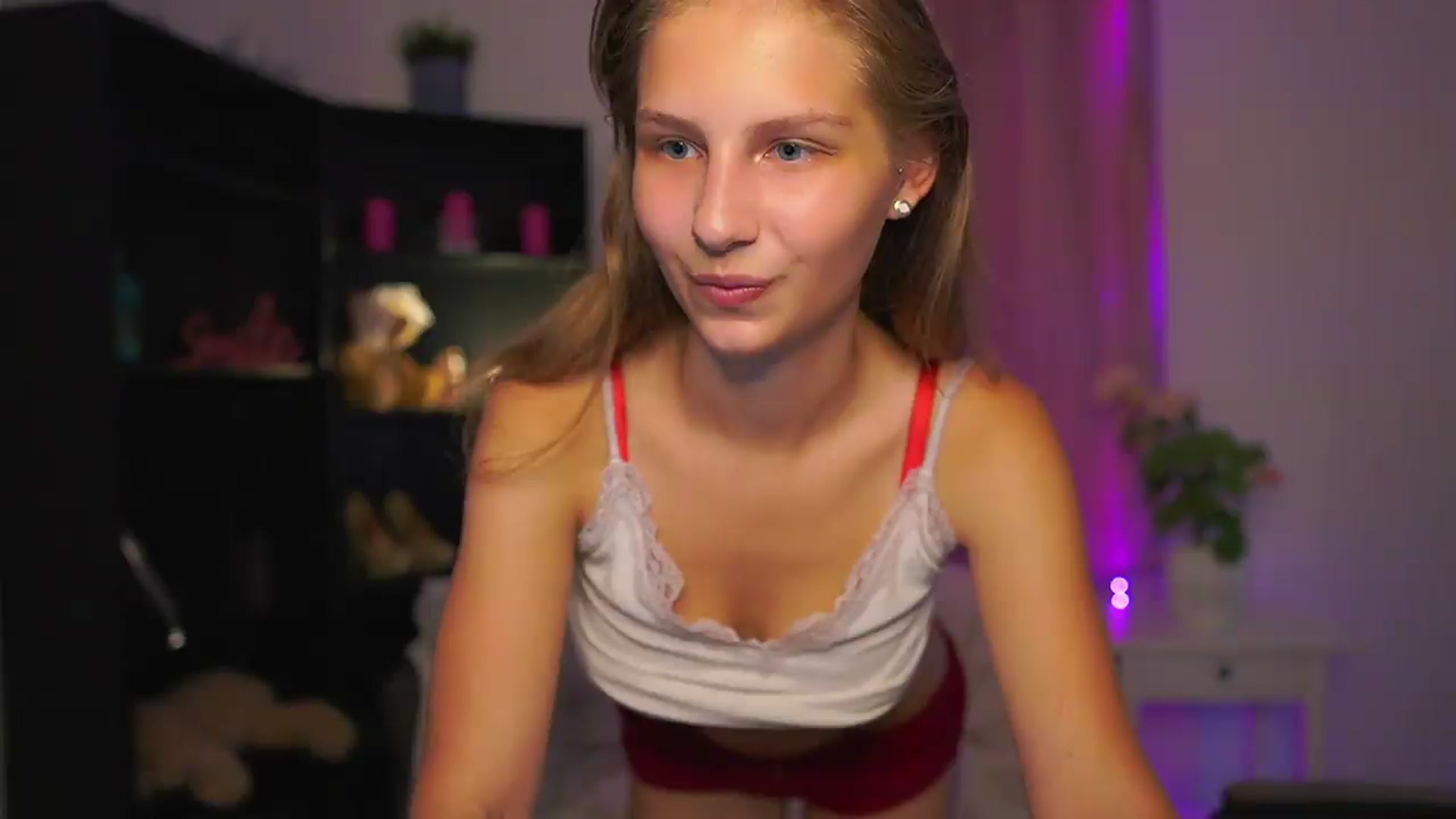 Gallery image thumbnail from Emmie_murray's myfreecams stream on, 08/06/2026, 21:30 image 5 of 20
