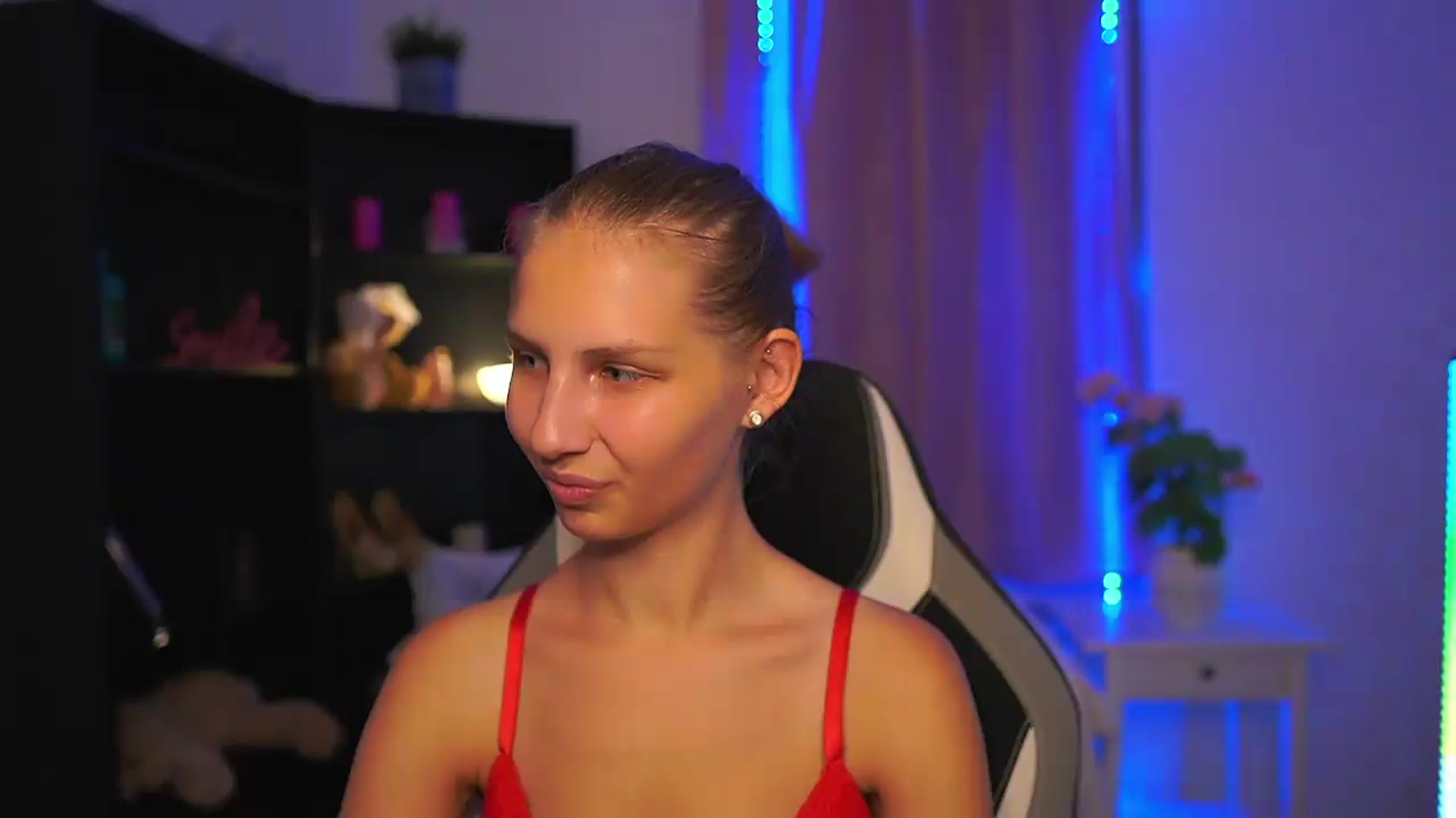 Gallery image thumbnail from Emmie_murray's myfreecams stream on, 08/06/2026, 22:40 image 19 of 20