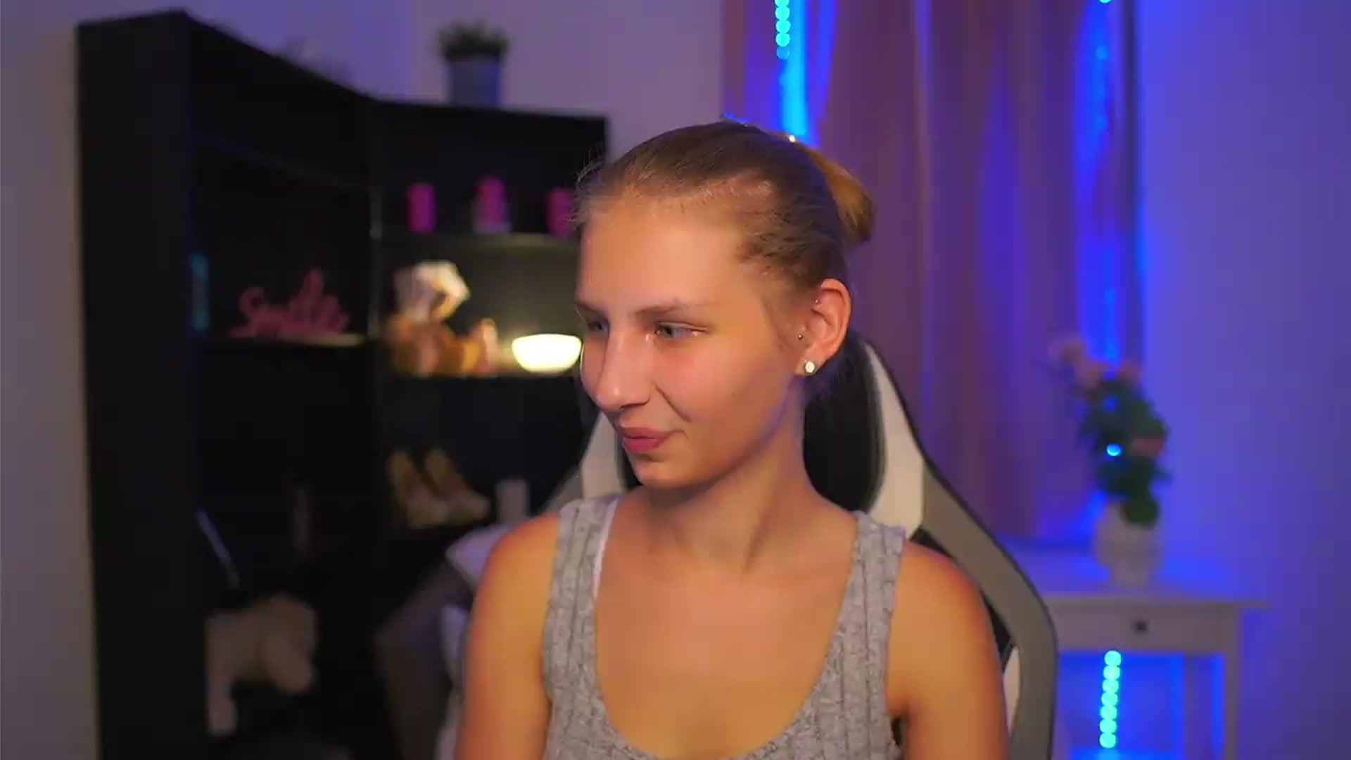 Gallery image thumbnail from Emmie_murray's myfreecams stream on, 08/07/2026, 22:45 image 1 of 20