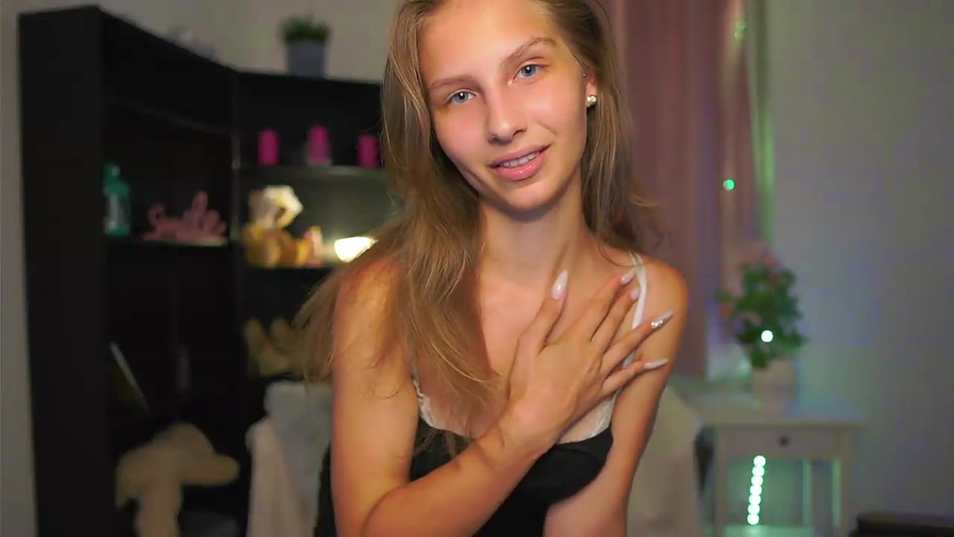 Gallery image thumbnail from Emmie_murray's myfreecams stream on, 08/08/2026, 23:00 image 5 of 20