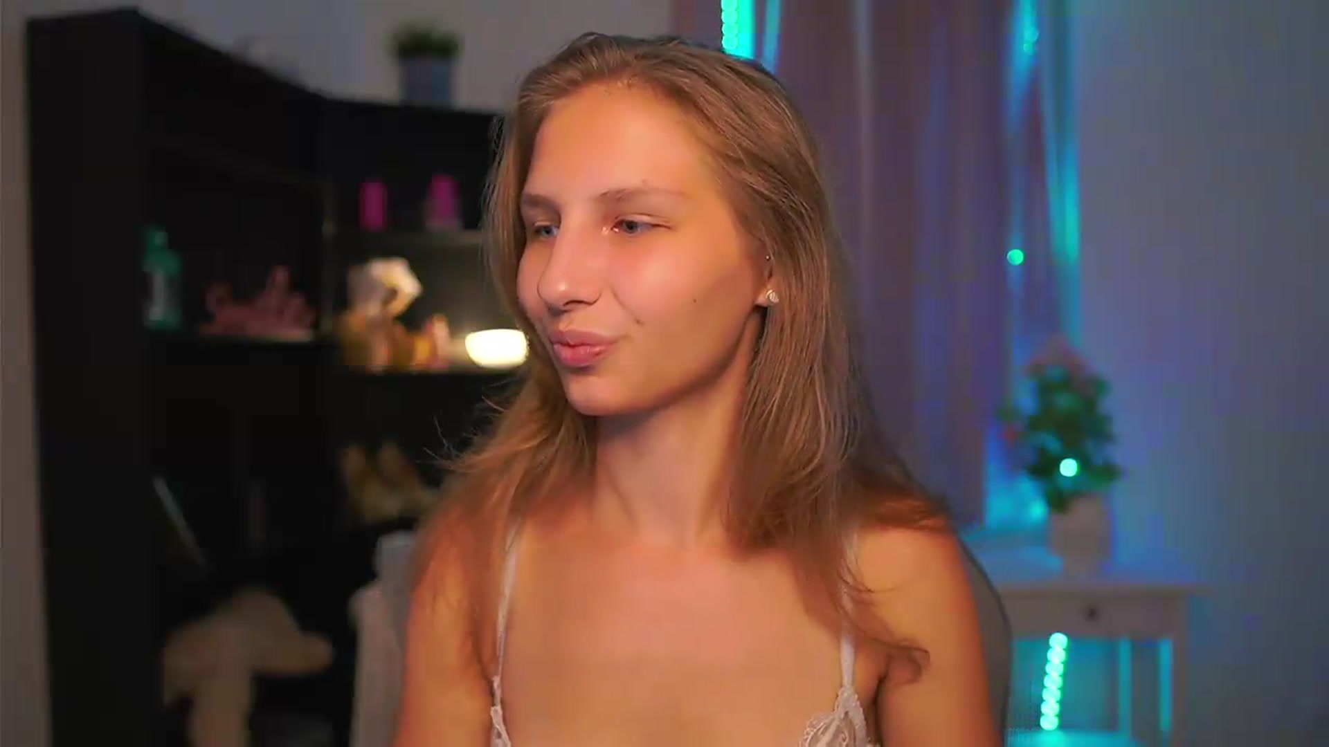 Gallery image thumbnail from Emmie_murray's myfreecams stream on, 08/08/2026, 23:00 image 11 of 20