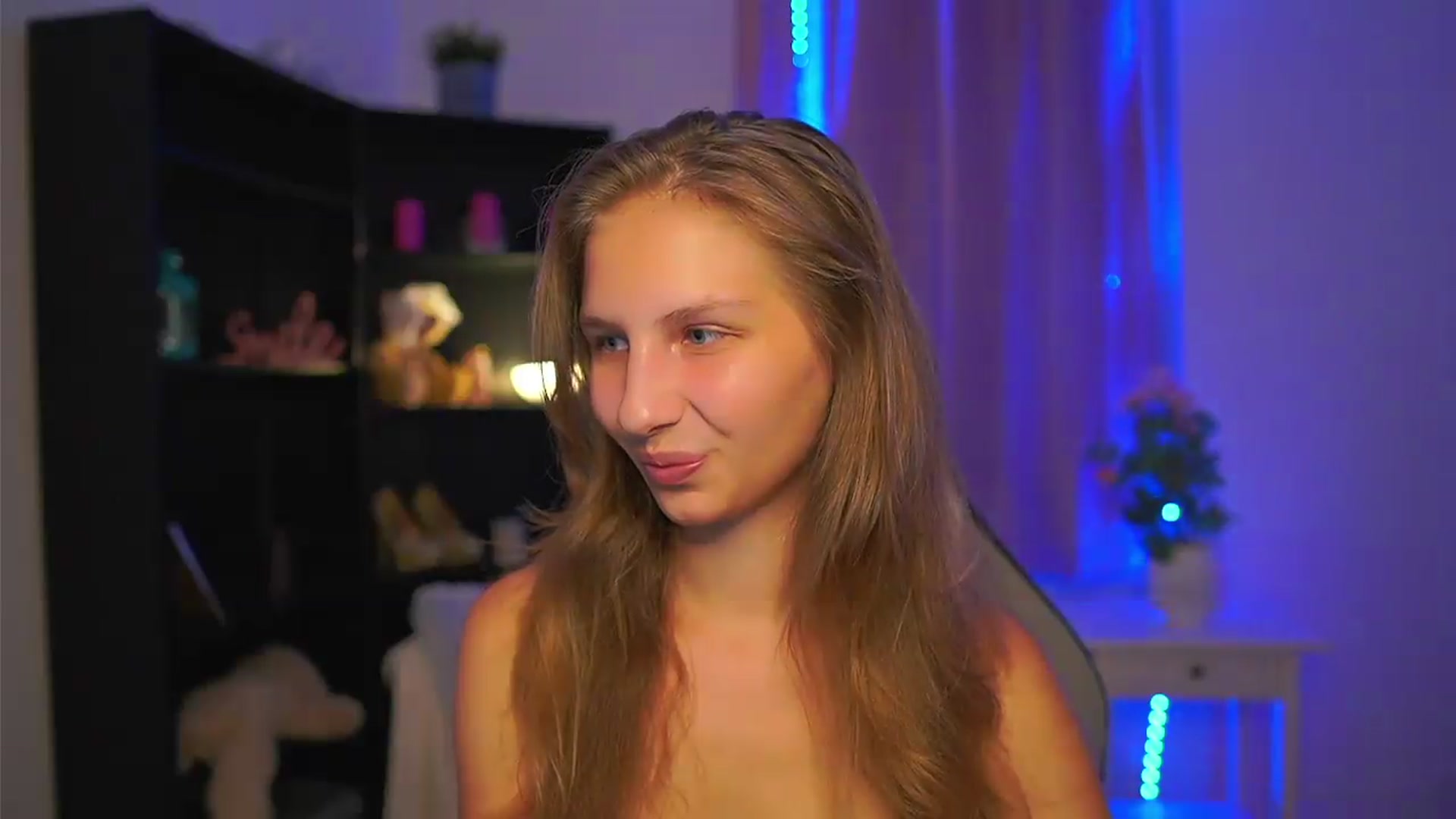 Gallery image thumbnail from Emmie_murray's myfreecams stream on, 08/08/2026, 23:00 image 12 of 20