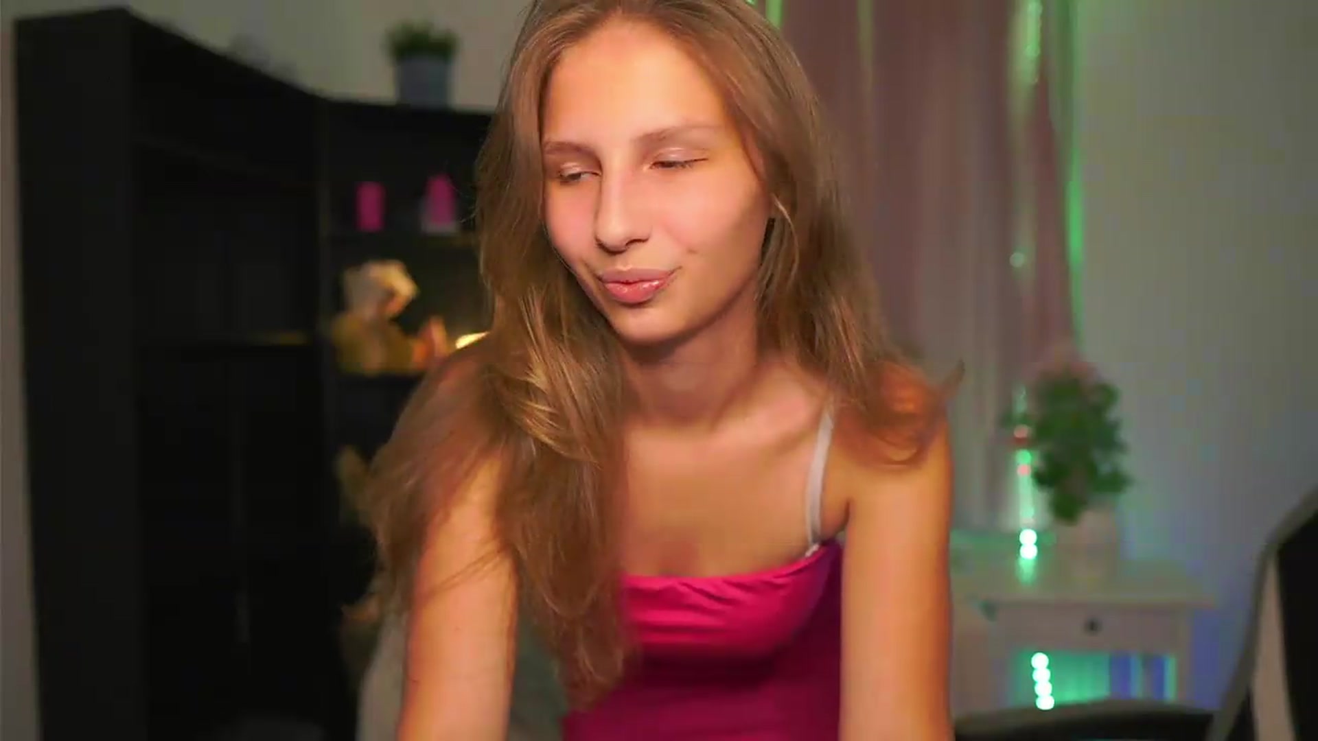 Gallery image thumbnail from Emmie_murray's myfreecams stream on, 08/09/2026, 21:47 image 4 of 20