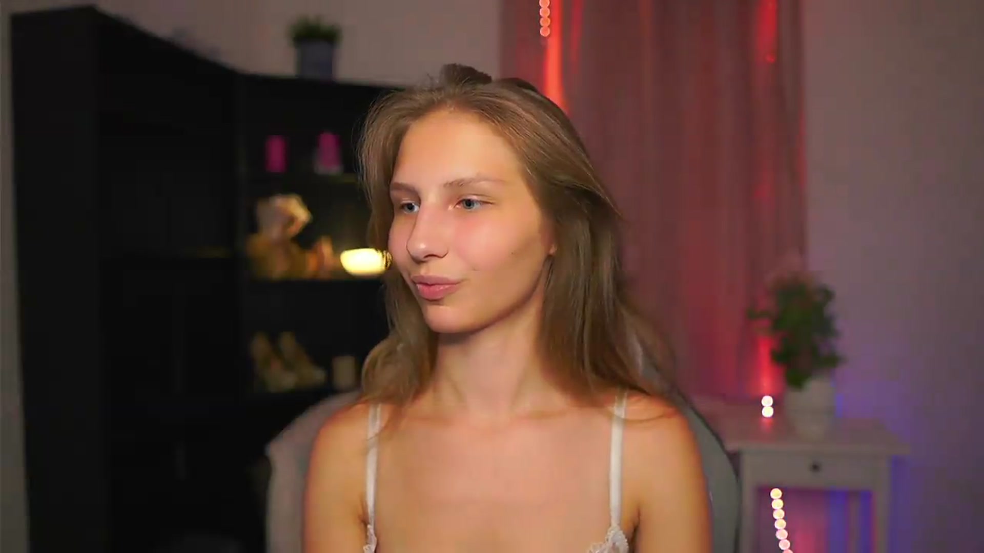 Gallery image thumbnail from Emmie_murray's myfreecams stream on, 08/09/2026, 21:47 image 11 of 20