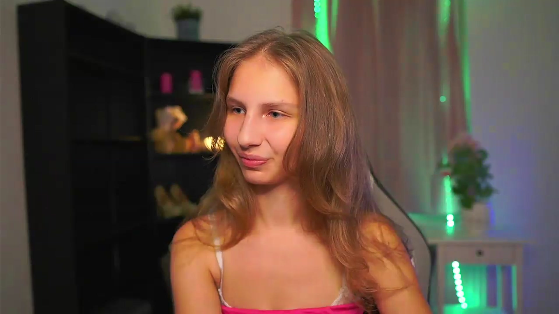 Gallery image thumbnail from Emmie_murray's myfreecams stream on, 08/09/2026, 23:01 image 19 of 20