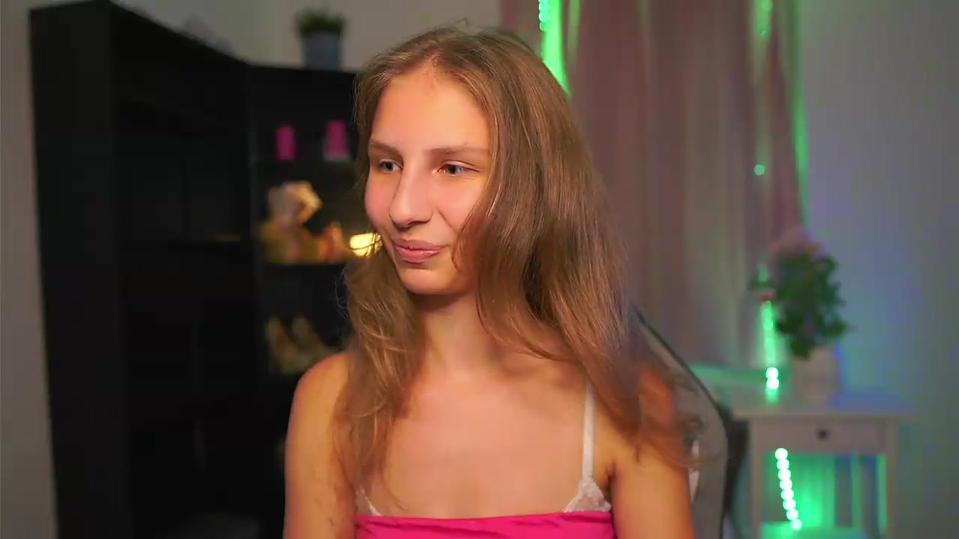 Gallery image thumbnail from Emmie_murray's myfreecams stream on, 08/09/2026, 23:01 image 13 of 20