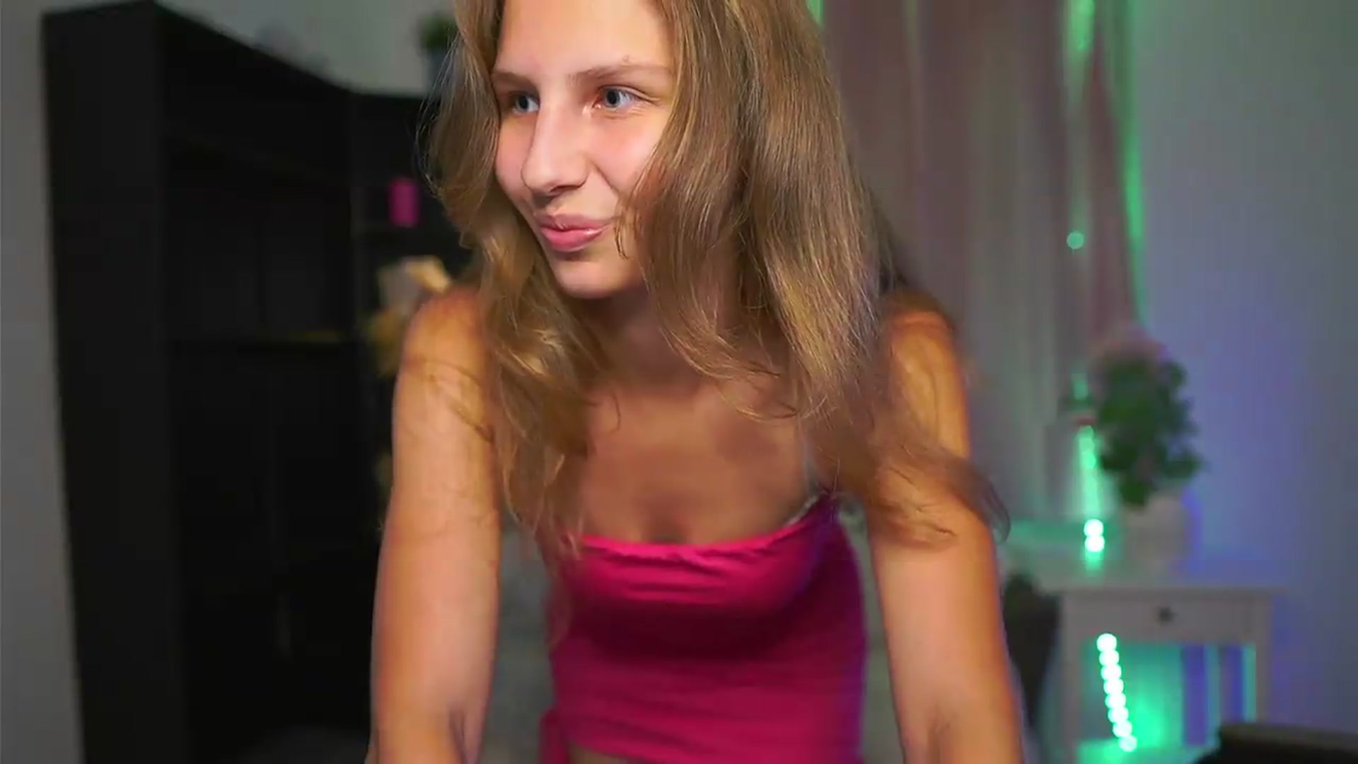 Gallery image thumbnail from Emmie_murray's myfreecams stream on, 08/09/2026, 23:01 image 7 of 20