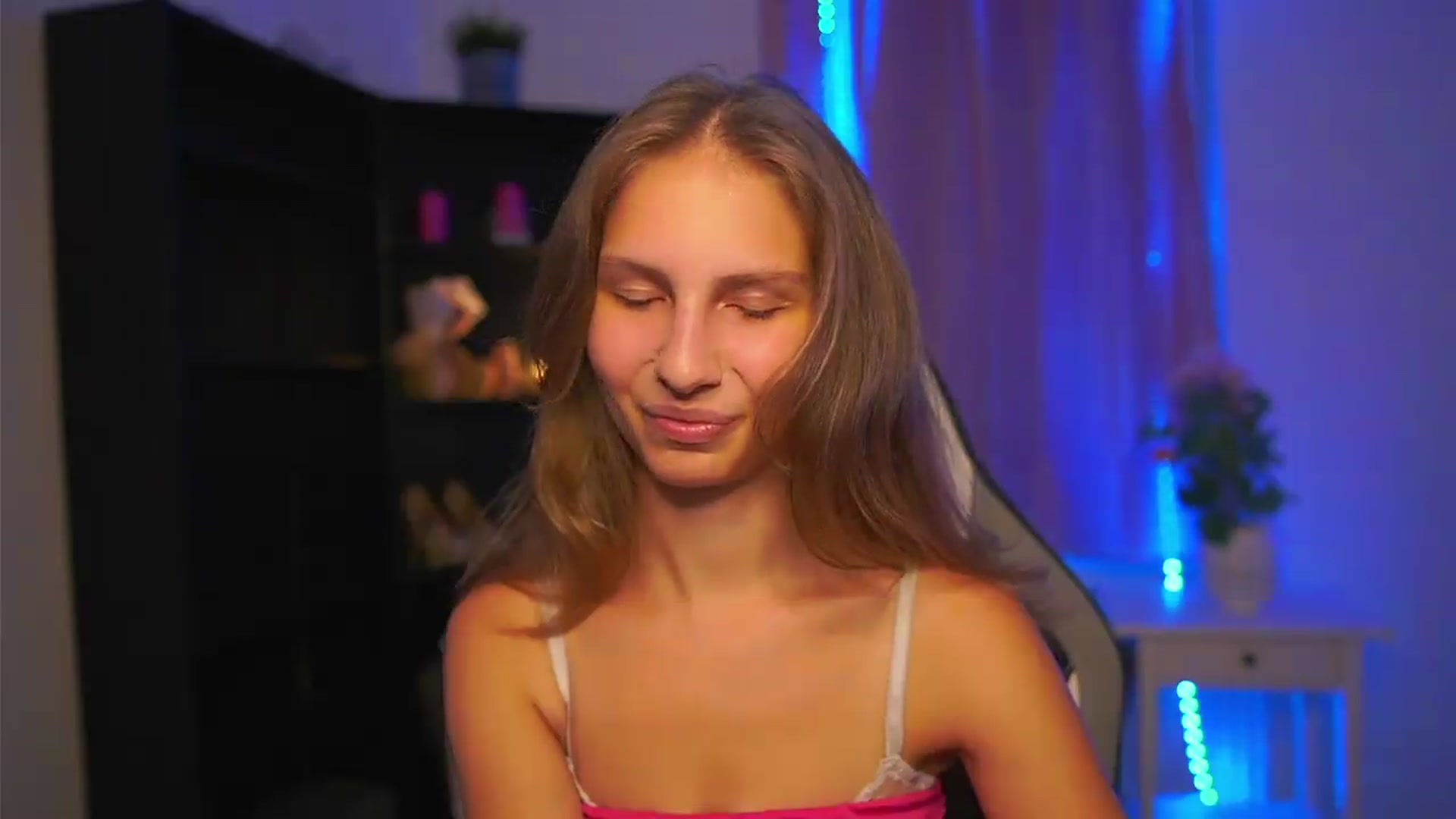 Gallery image thumbnail from Emmie_murray's myfreecams stream on, 08/09/2026, 23:01 image 18 of 20