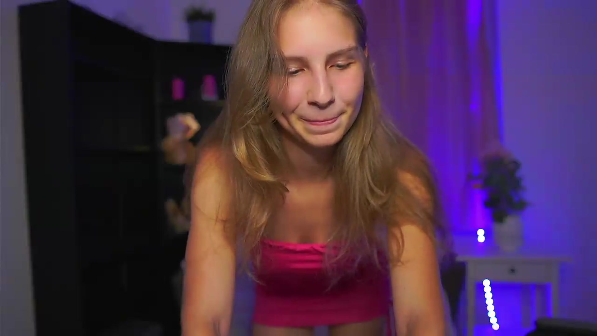 Gallery image thumbnail from Emmie_murray's myfreecams stream on, 08/09/2026, 23:01 image 5 of 20