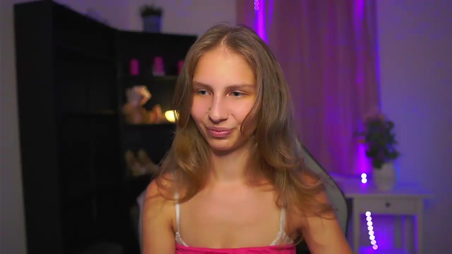 Gallery image thumbnail from Emmie_murray's myfreecams stream on, 08/09/2026, 23:01 image 20 of 20