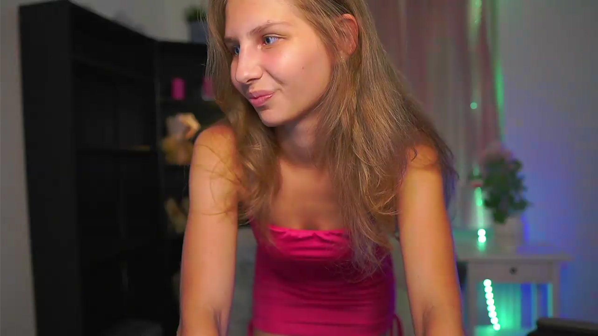 Gallery image thumbnail from Emmie_murray's myfreecams stream on, 08/09/2026, 23:01 image 4 of 20