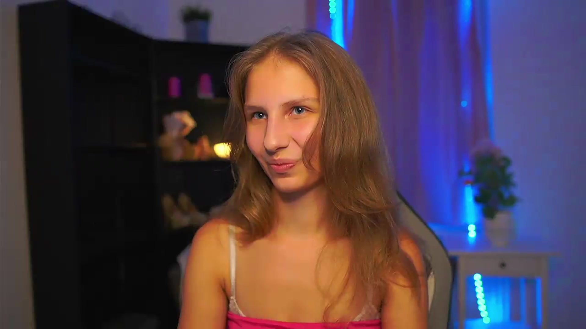Gallery image thumbnail from Emmie_murray's myfreecams stream on, 08/09/2026, 23:01 image 15 of 20