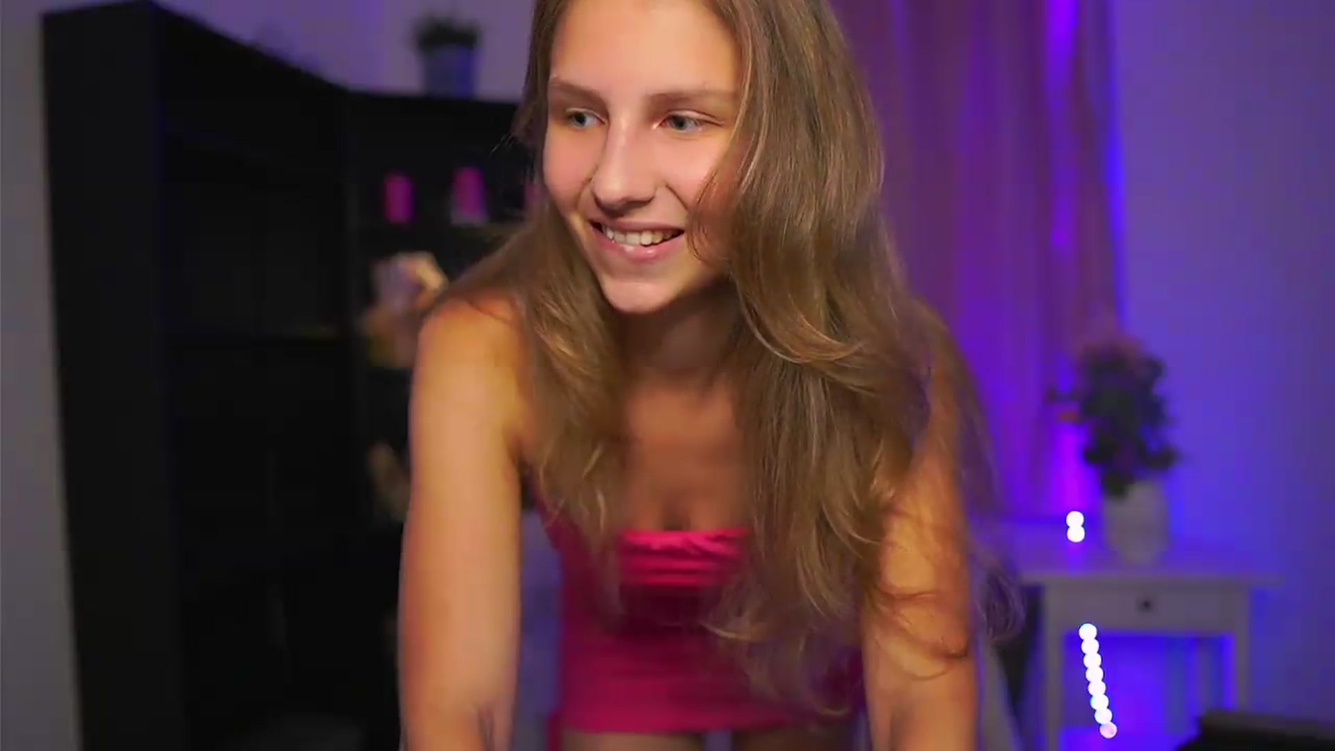 Gallery image thumbnail from Emmie_murray's myfreecams stream on, 08/09/2026, 23:01 image 11 of 20