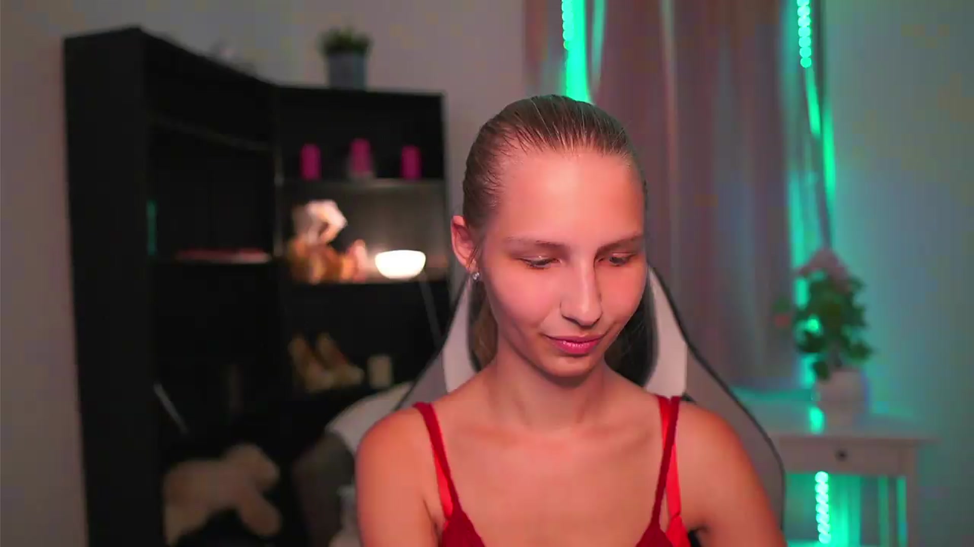 Gallery image thumbnail from Emmie_murray's myfreecams stream on, 08/14/2026, 20:23 image 1 of 20