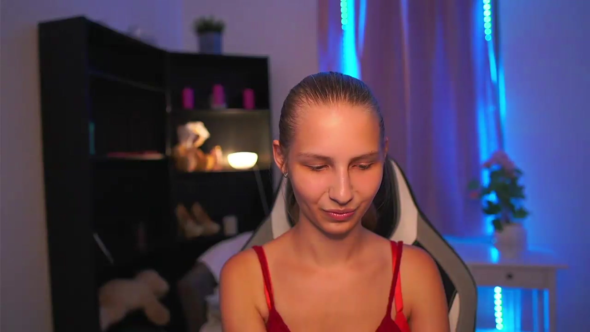 Gallery image thumbnail from Emmie_murray's myfreecams stream on, 08/14/2026, 20:23 image 2 of 20