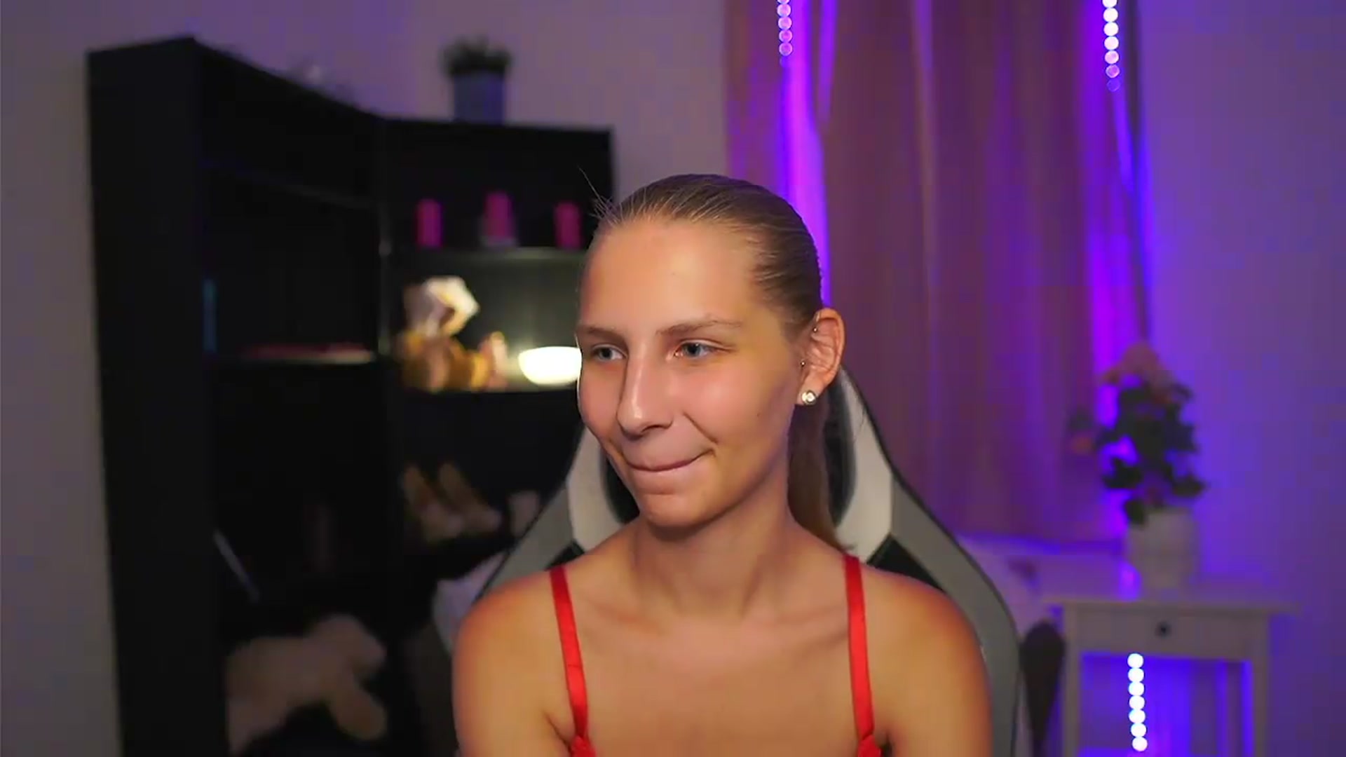 Gallery image thumbnail from Emmie_murray's myfreecams stream on, 08/14/2026, 21:02 image 3 of 20
