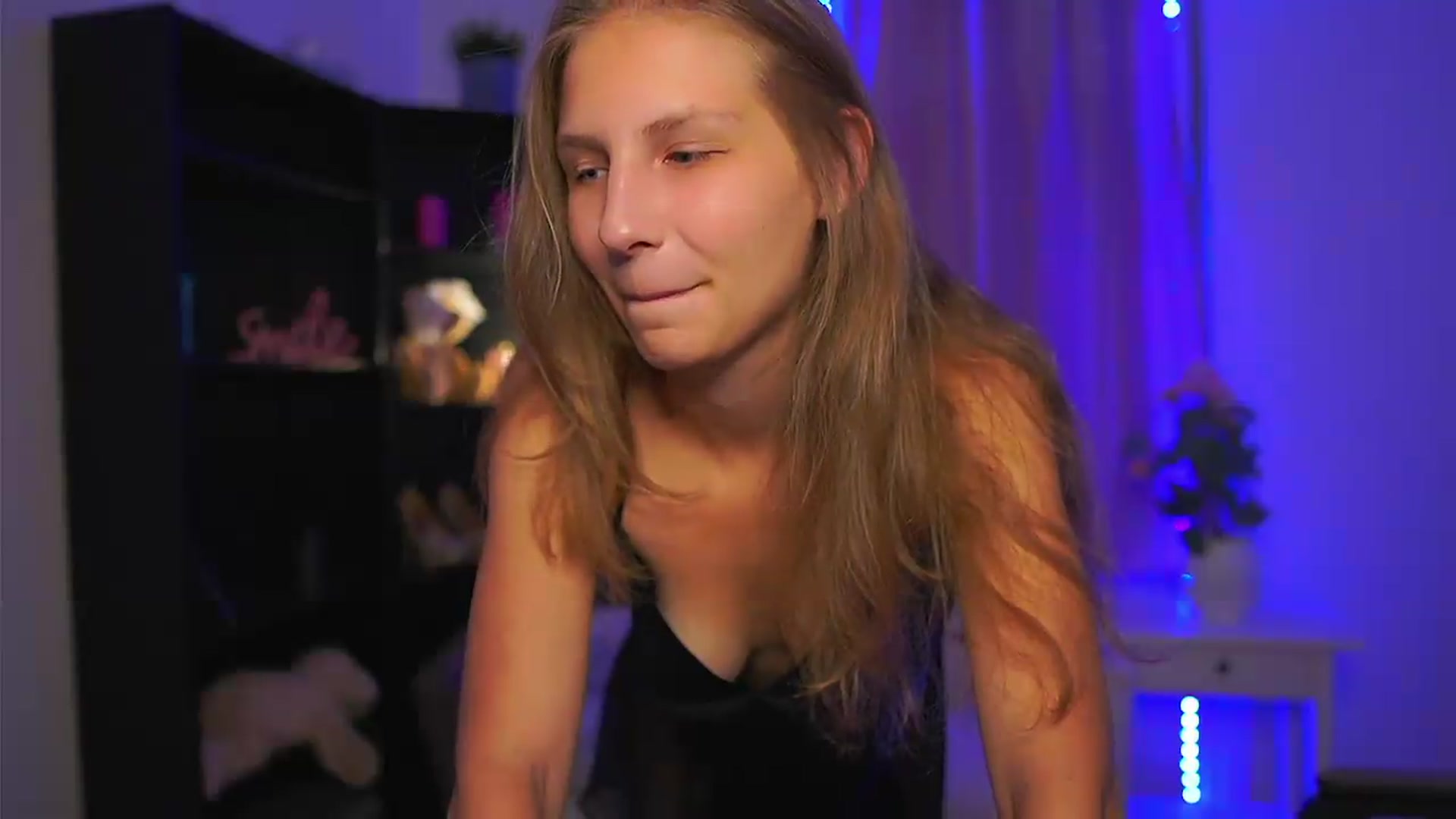 Gallery image thumbnail from Emmie_murray's myfreecams stream on, 08/16/2026, 15:38 image 20 of 20