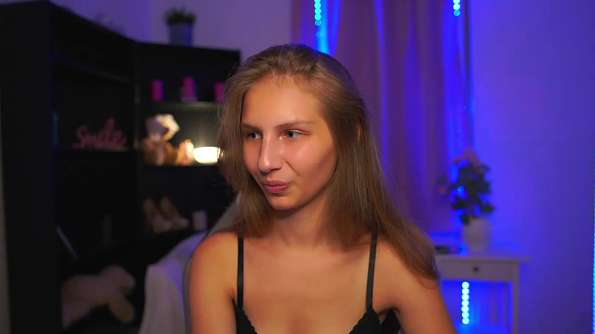 Gallery image thumbnail from Emmie_murray's myfreecams stream on, 08/17/2026, 15:07 image 20 of 20