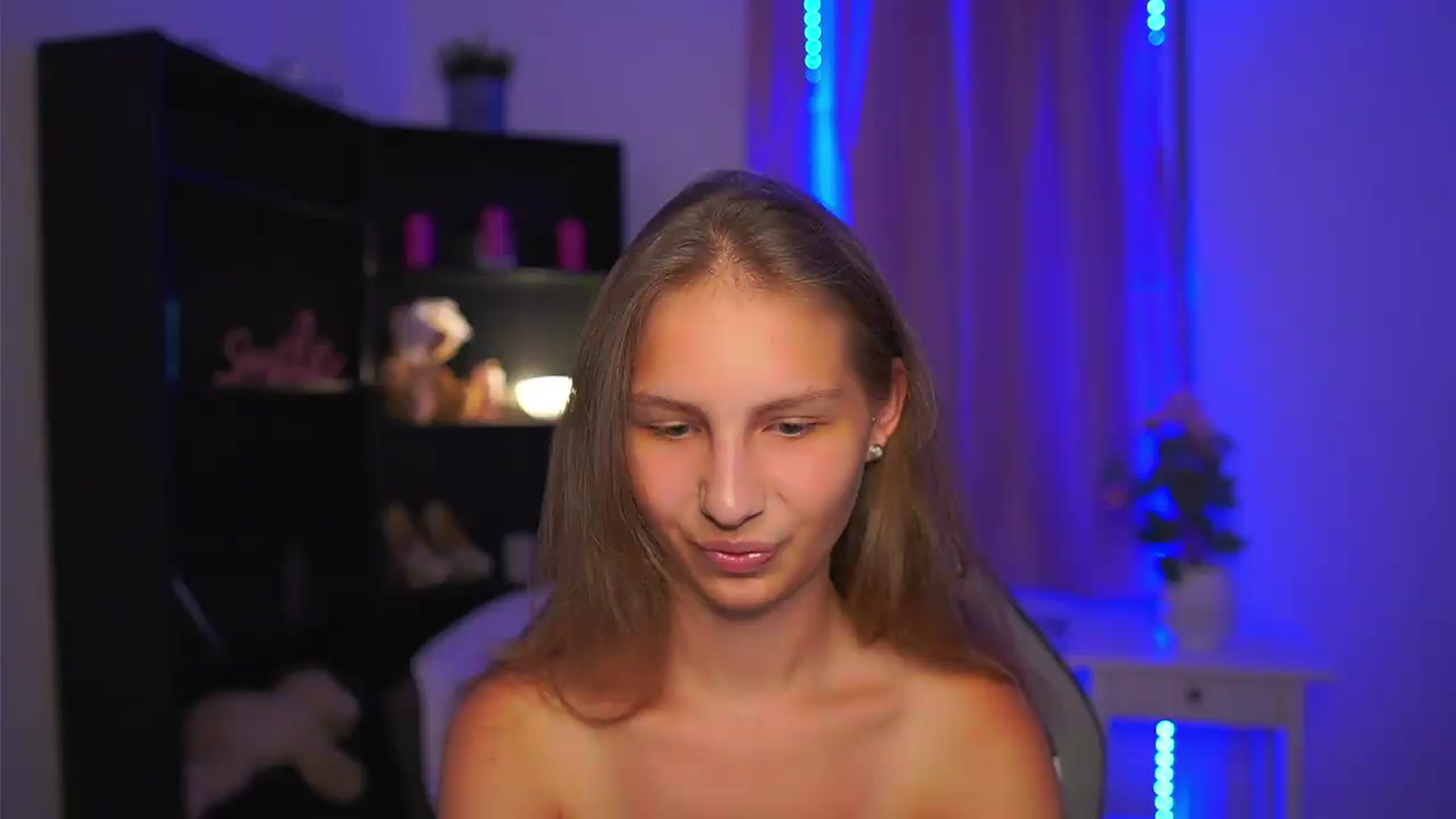 Gallery image thumbnail from Emmie_murray's myfreecams stream on, 08/23/2026, 17:52 image 2 of 20