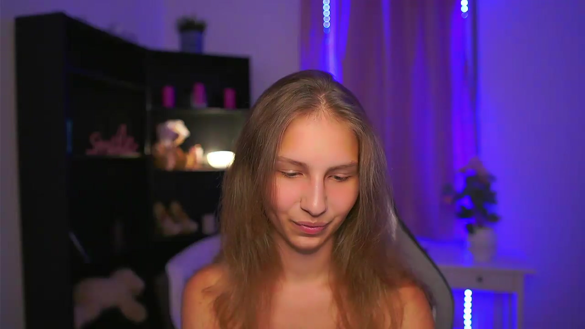 Gallery image thumbnail from Emmie_murray's myfreecams stream on, 08/23/2026, 17:52 image 4 of 20
