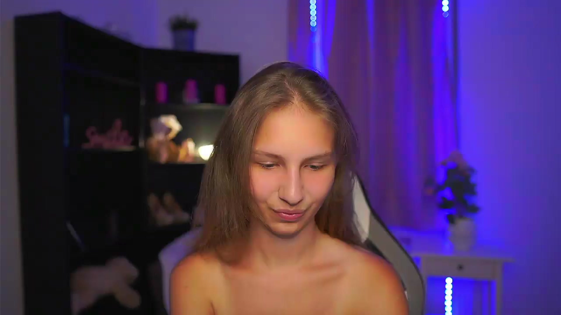 Gallery image thumbnail from Emmie_murray's myfreecams stream on, 08/23/2026, 17:52 image 1 of 20