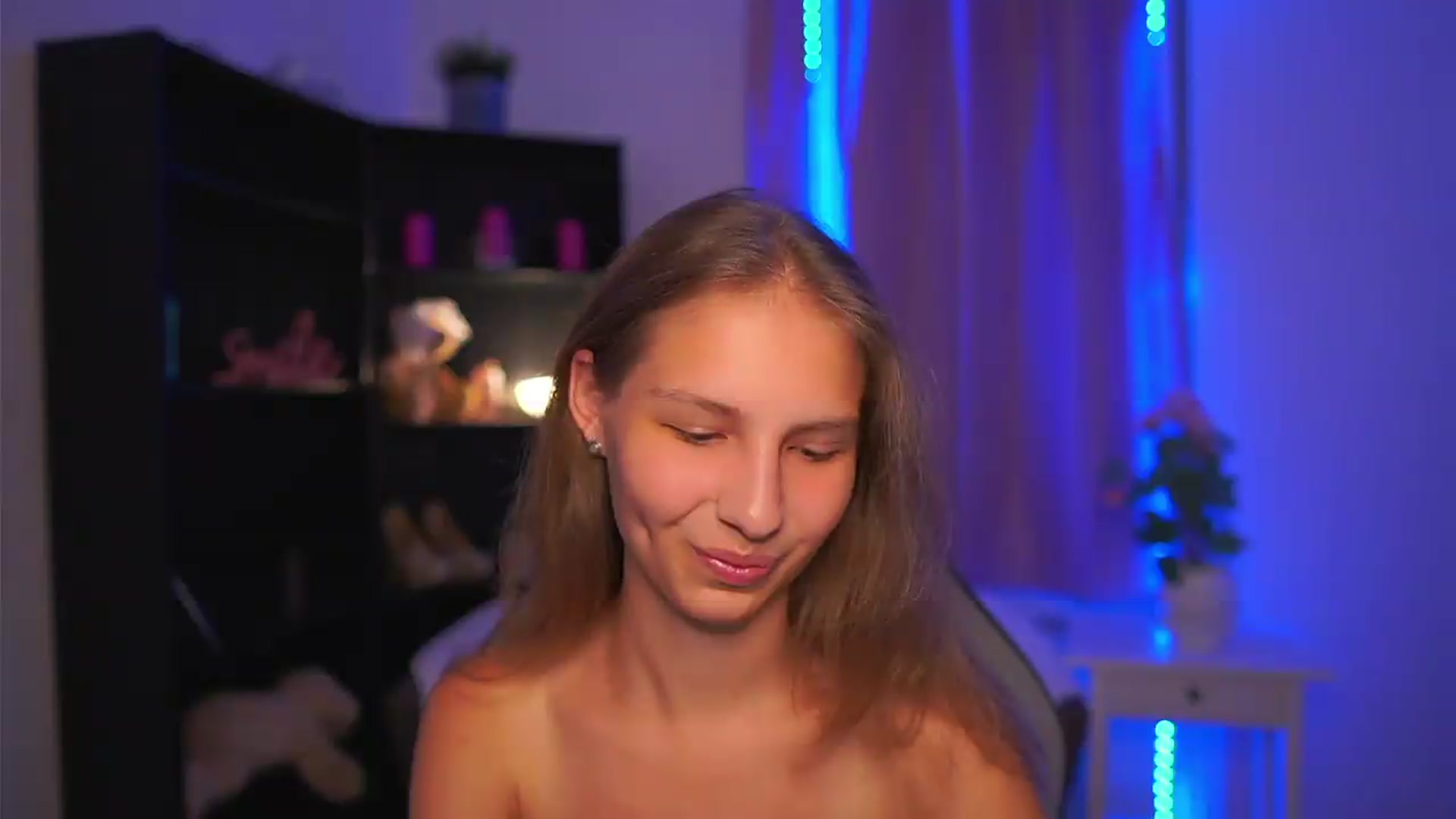 Gallery image thumbnail from Emmie_murray's myfreecams stream on, 08/23/2026, 17:52 image 15 of 20