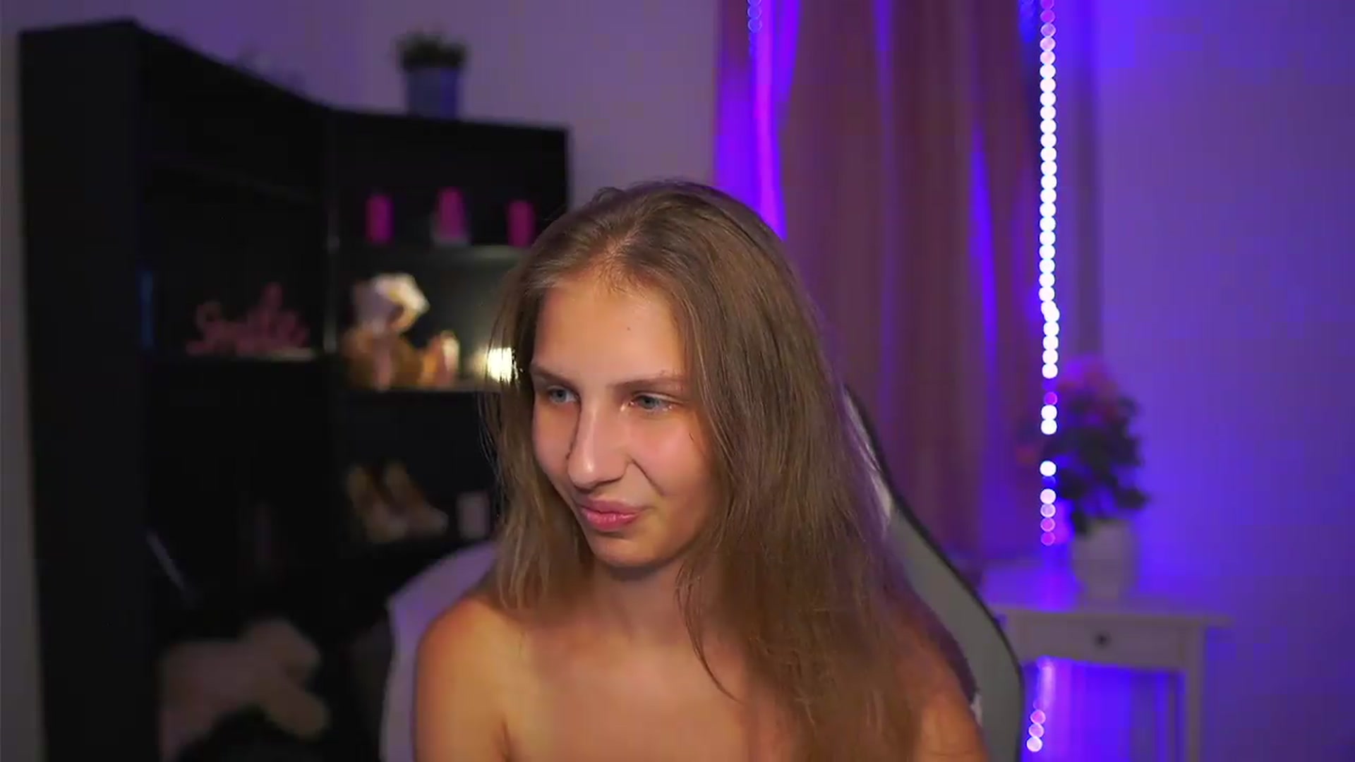 Gallery image thumbnail from Emmie_murray's myfreecams stream on, 08/24/2026, 22:51 image 16 of 20