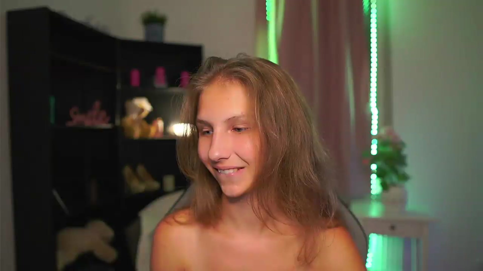 Gallery image thumbnail from Emmie_murray's myfreecams stream on, 08/24/2026, 22:51 image 11 of 20