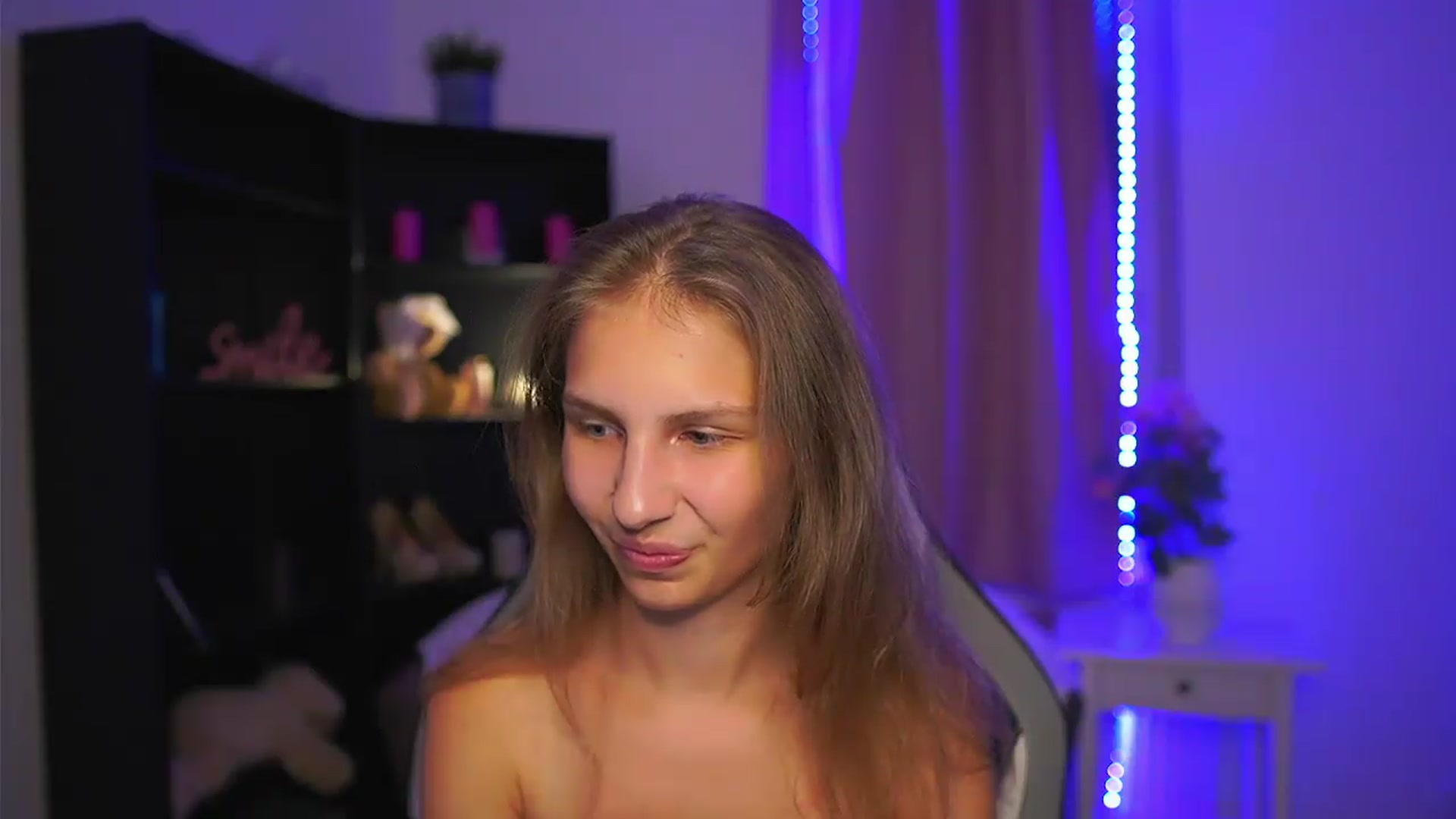 Gallery image thumbnail from Emmie_murray's myfreecams stream on, 08/24/2026, 22:51 image 13 of 20