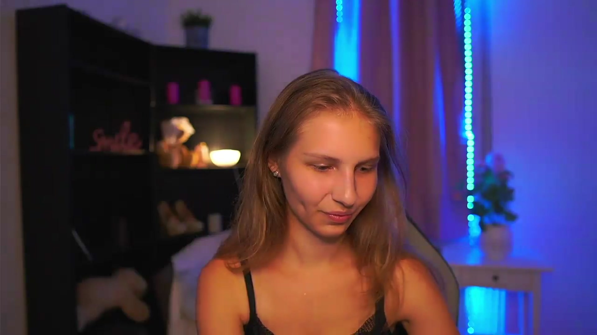 Gallery image thumbnail from Emmie_murray's myfreecams stream on, 08/27/2026, 20:24 image 2 of 20
