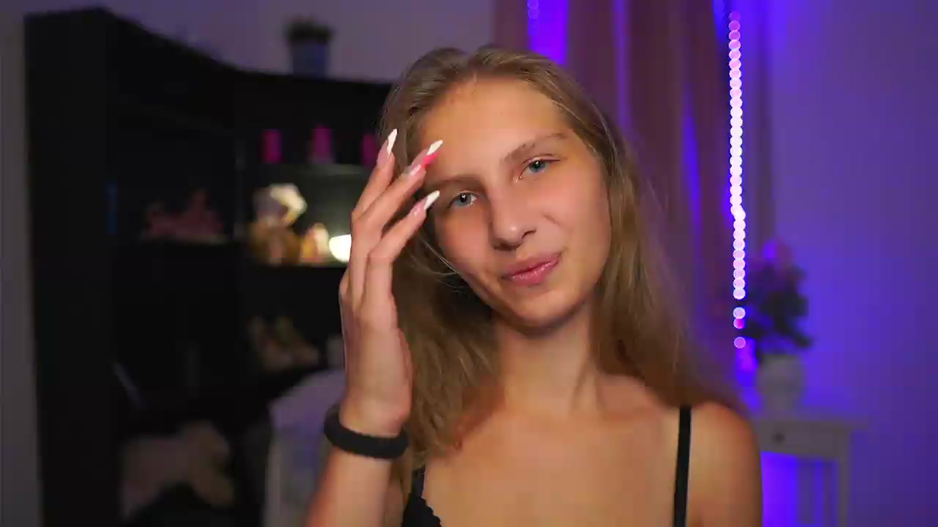 Gallery image thumbnail from Emmie_murray's myfreecams stream on, 08/27/2026, 20:24 image 10 of 20