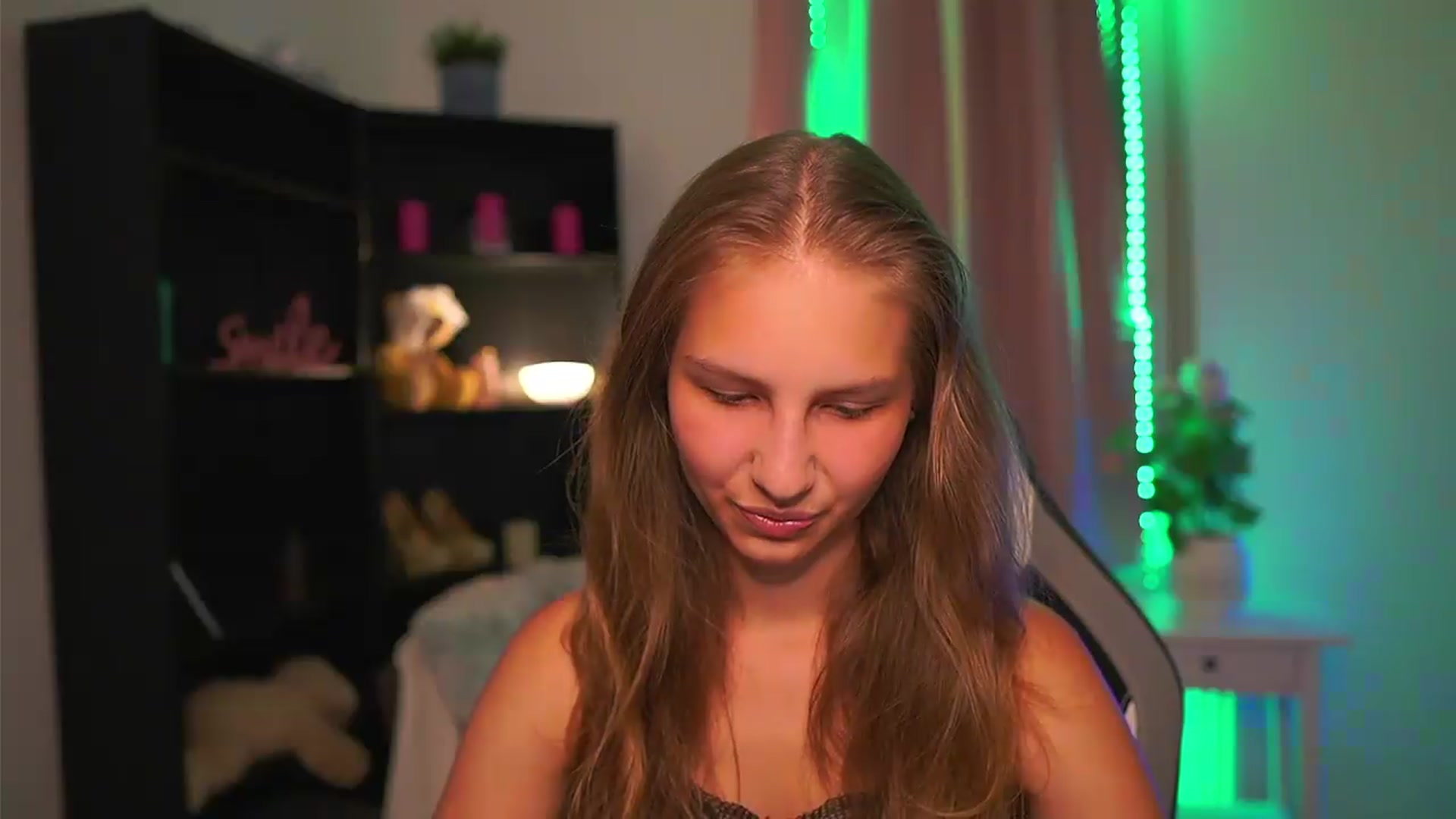 Gallery image thumbnail from Emmie_murray's myfreecams stream on, 08/29/2026, 19:28 image 3 of 20