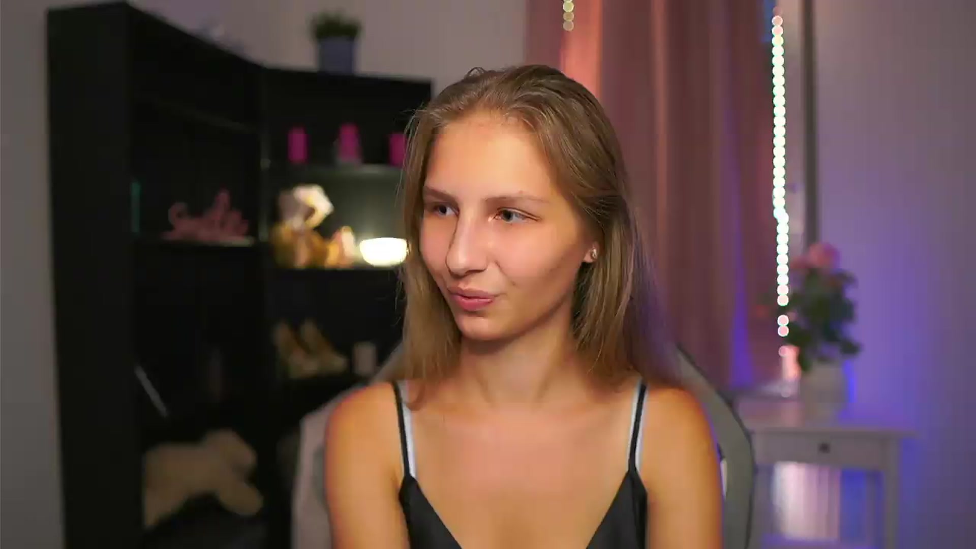 Gallery image thumbnail from Emmie_murray's myfreecams stream on, 08/31/2026, 17:54 image 1 of 20