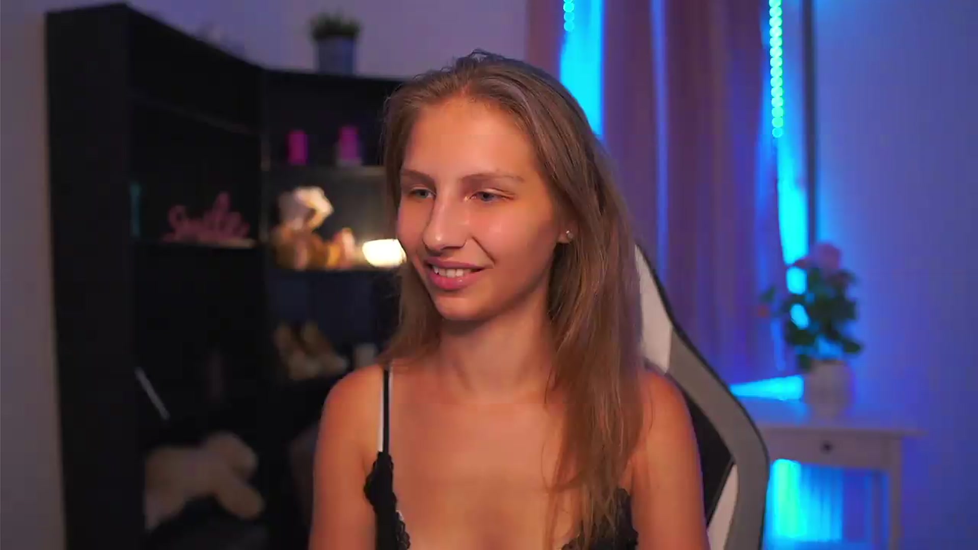 Gallery image thumbnail from Emmie_murray's myfreecams stream on, 09/03/2026, 22:26 image 17 of 20