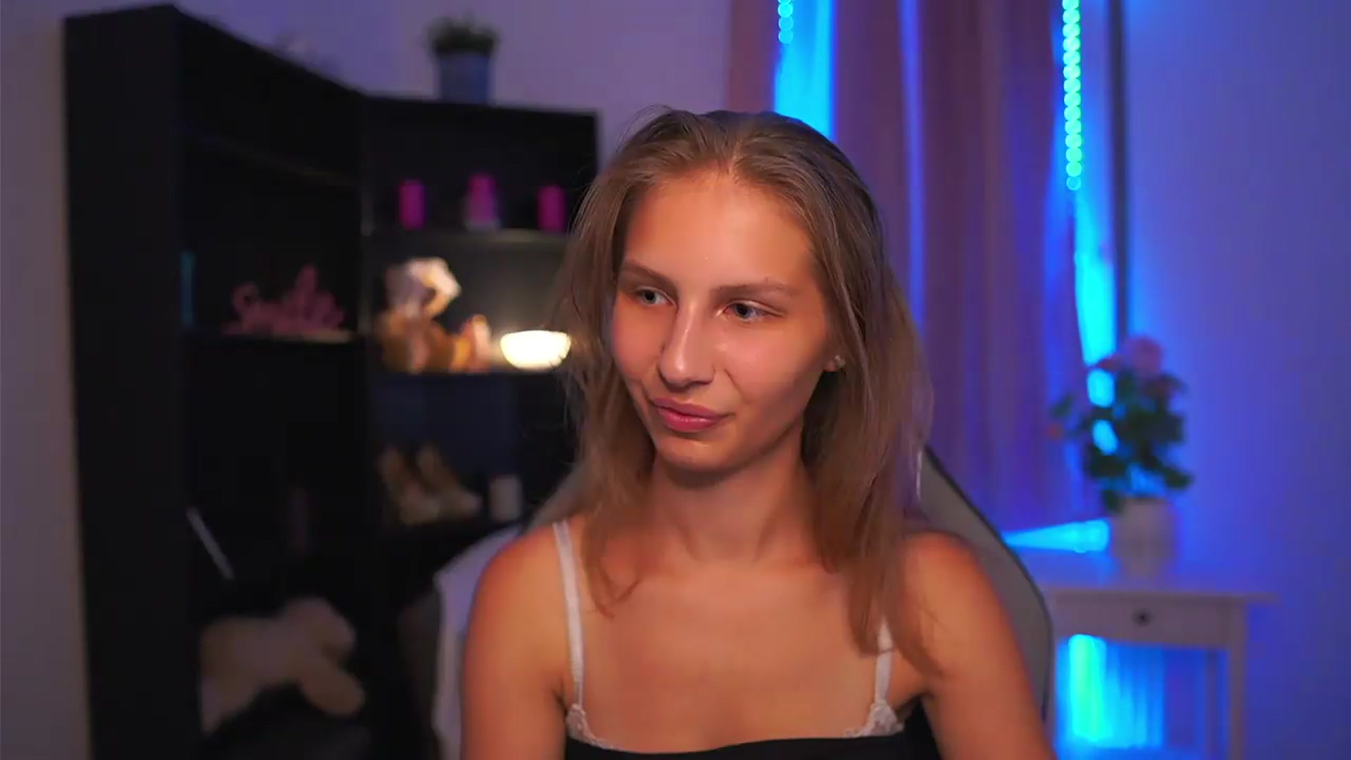 Gallery image thumbnail from Emmie_murray's myfreecams stream on, 09/03/2026, 22:26 image 7 of 20