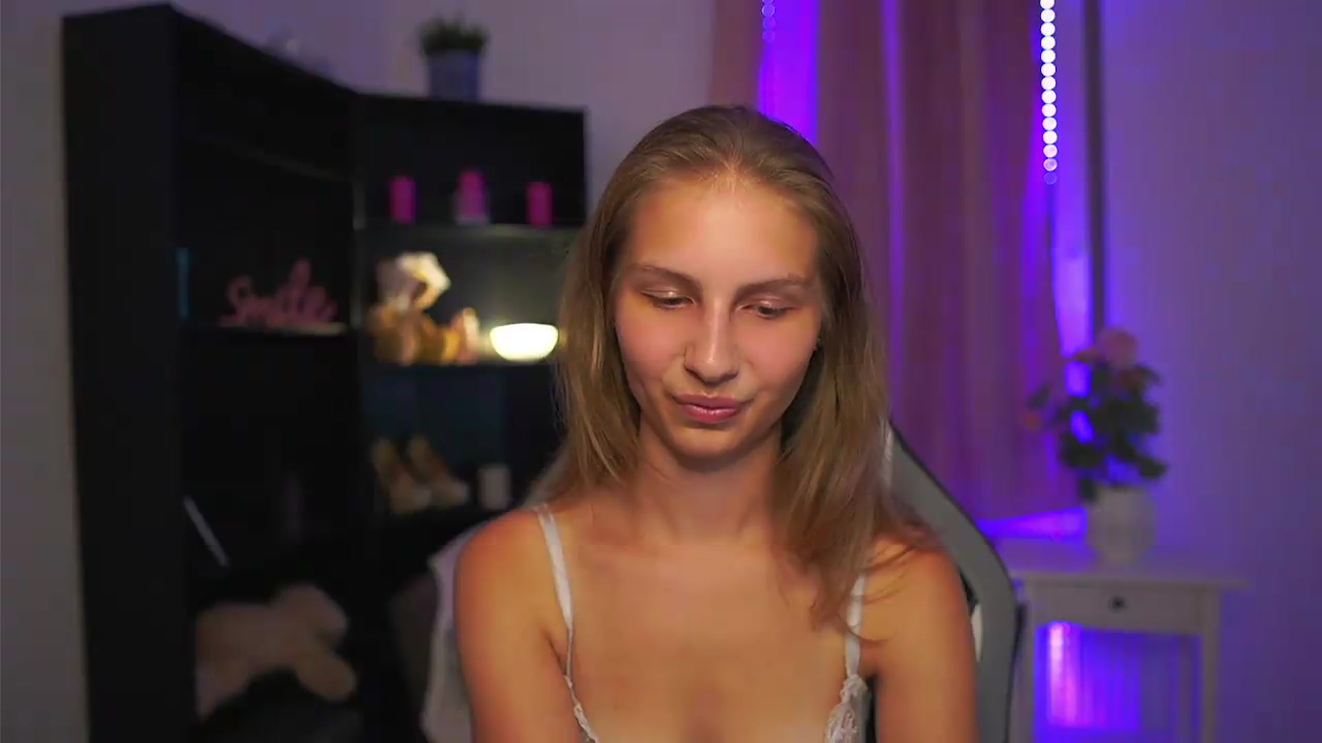 Gallery image thumbnail from Emmie_murray's myfreecams stream on, 09/03/2026, 22:26 image 11 of 20