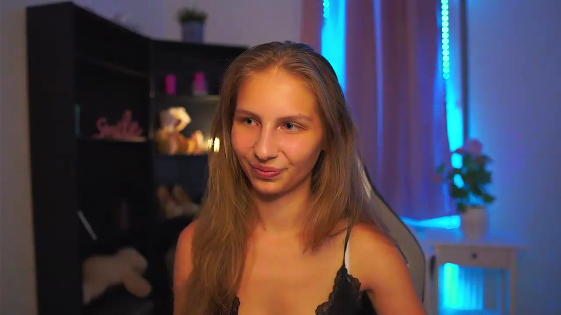 Gallery image thumbnail from Emmie_murray's myfreecams stream on, 09/03/2026, 22:54 image 6 of 20