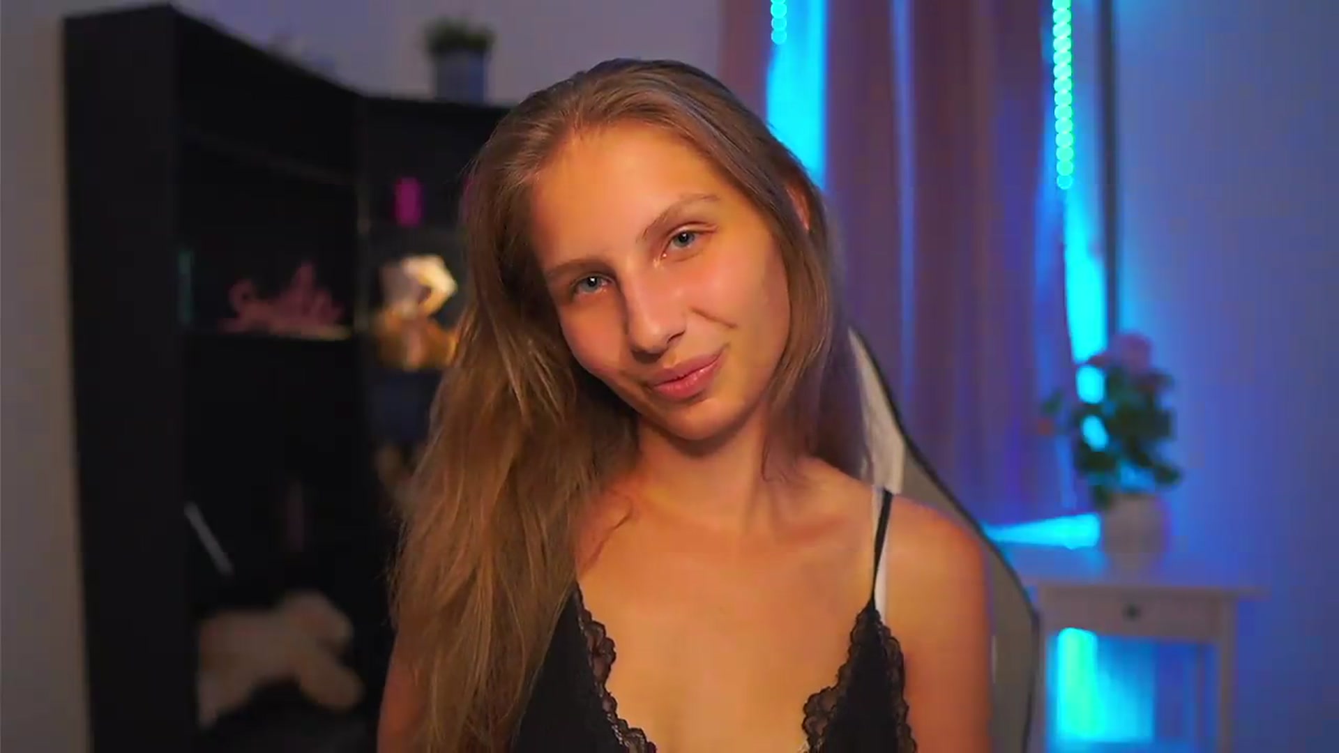 Gallery image thumbnail from Emmie_murray's myfreecams stream on, 09/03/2026, 22:54 image 5 of 20