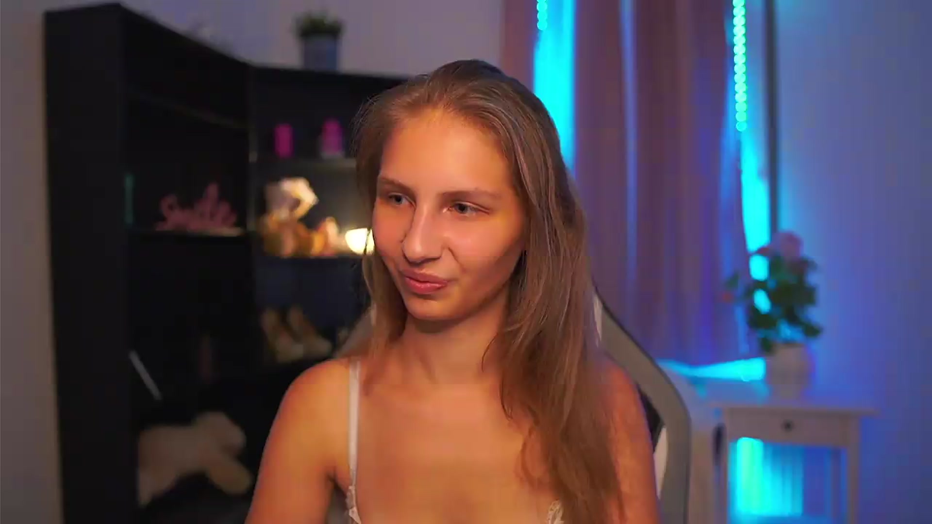 Gallery image thumbnail from Emmie_murray's myfreecams stream on, 09/03/2026, 22:54 image 15 of 20