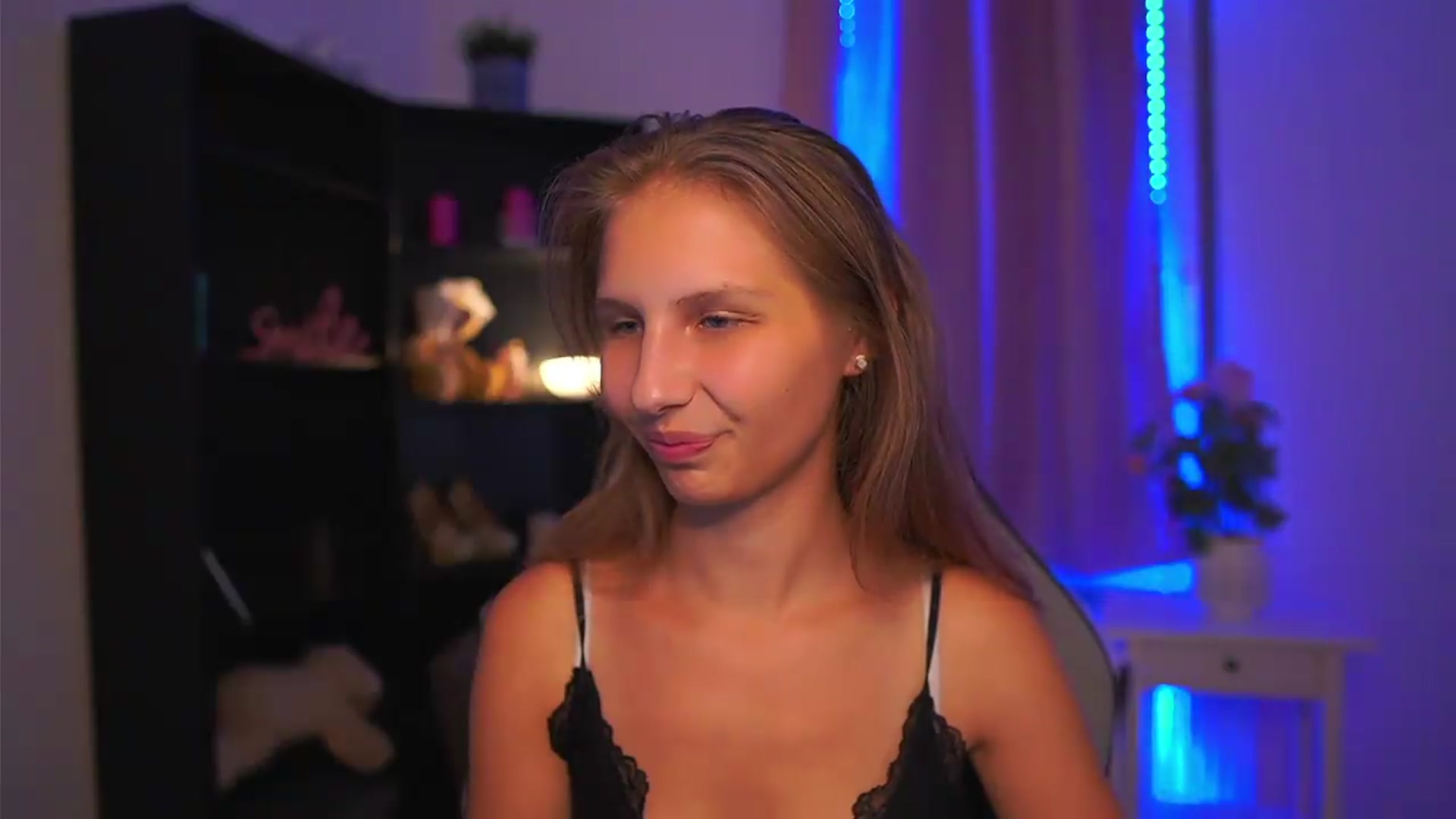 Gallery image thumbnail from Emmie_murray's myfreecams stream on, 09/03/2026, 22:54 image 3 of 20