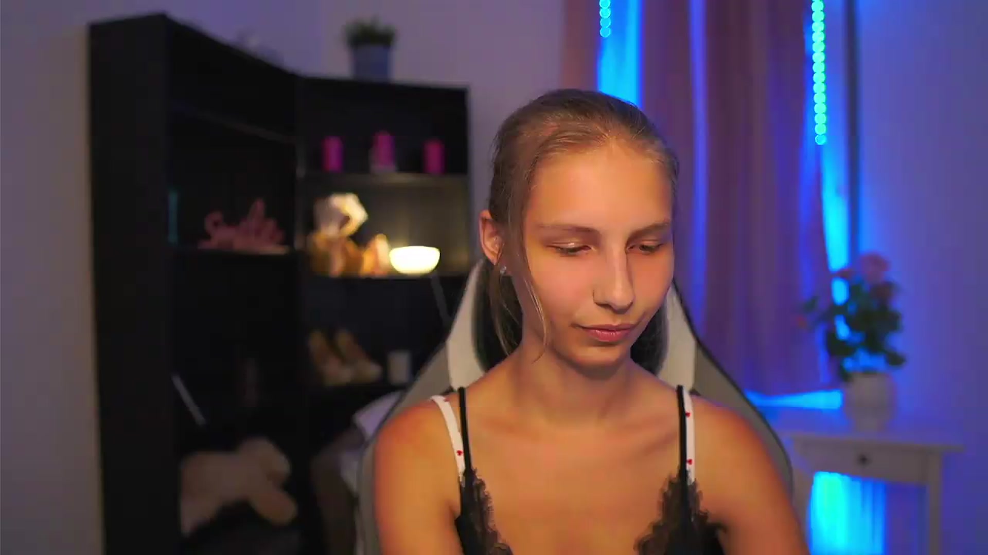 Gallery image thumbnail from Emmie_murray's myfreecams stream on, 09/05/2026, 22:49 image 1 of 20