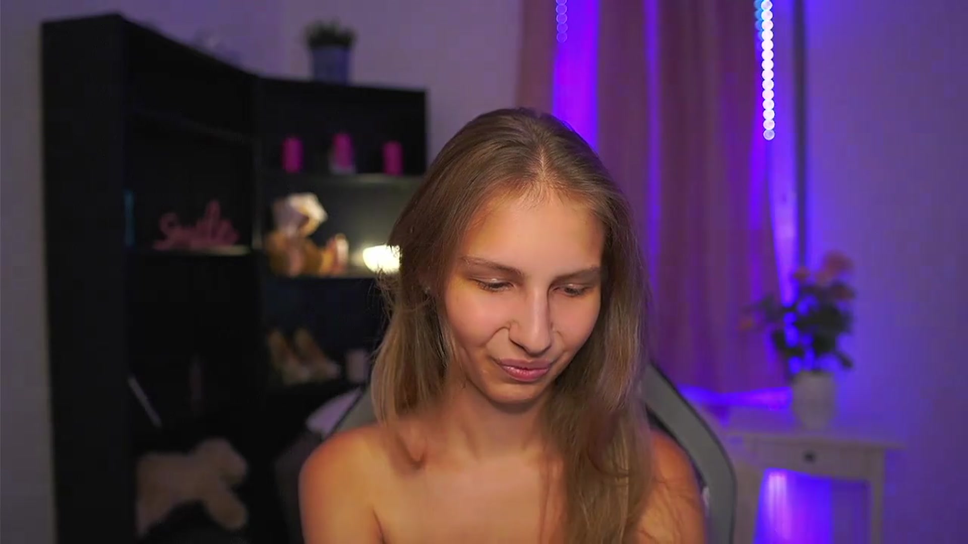 Gallery image thumbnail from Emmie_murray's myfreecams stream on, 09/09/2026, 16:54 image 19 of 20