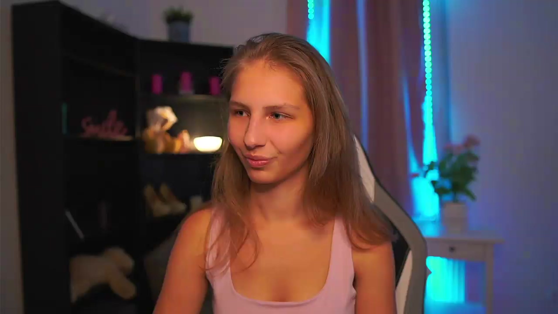 Gallery image thumbnail from Emmie_murray's myfreecams stream on, 09/10/2026, 22:56 image 1 of 20