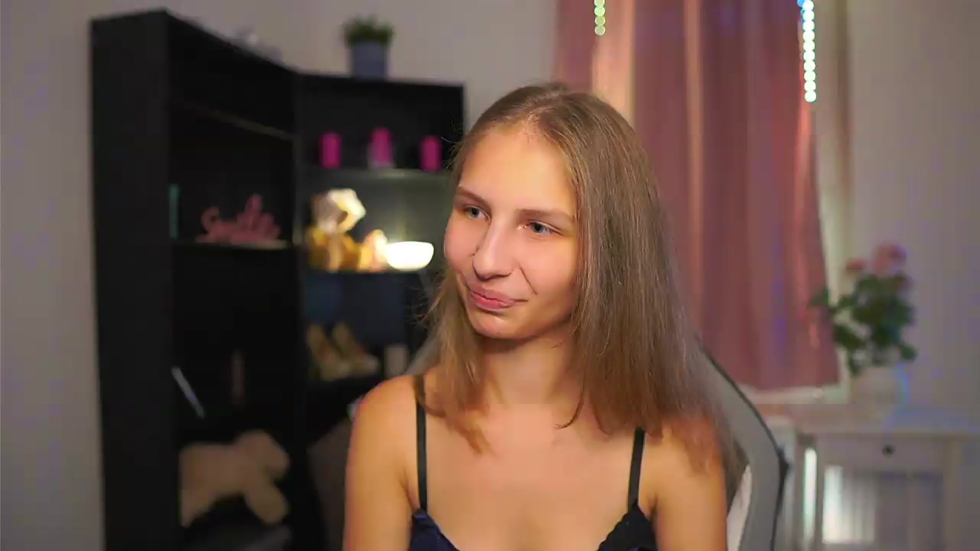 Gallery image thumbnail from Emmie_murray's myfreecams stream on, 09/12/2026, 16:42 image 1 of 20