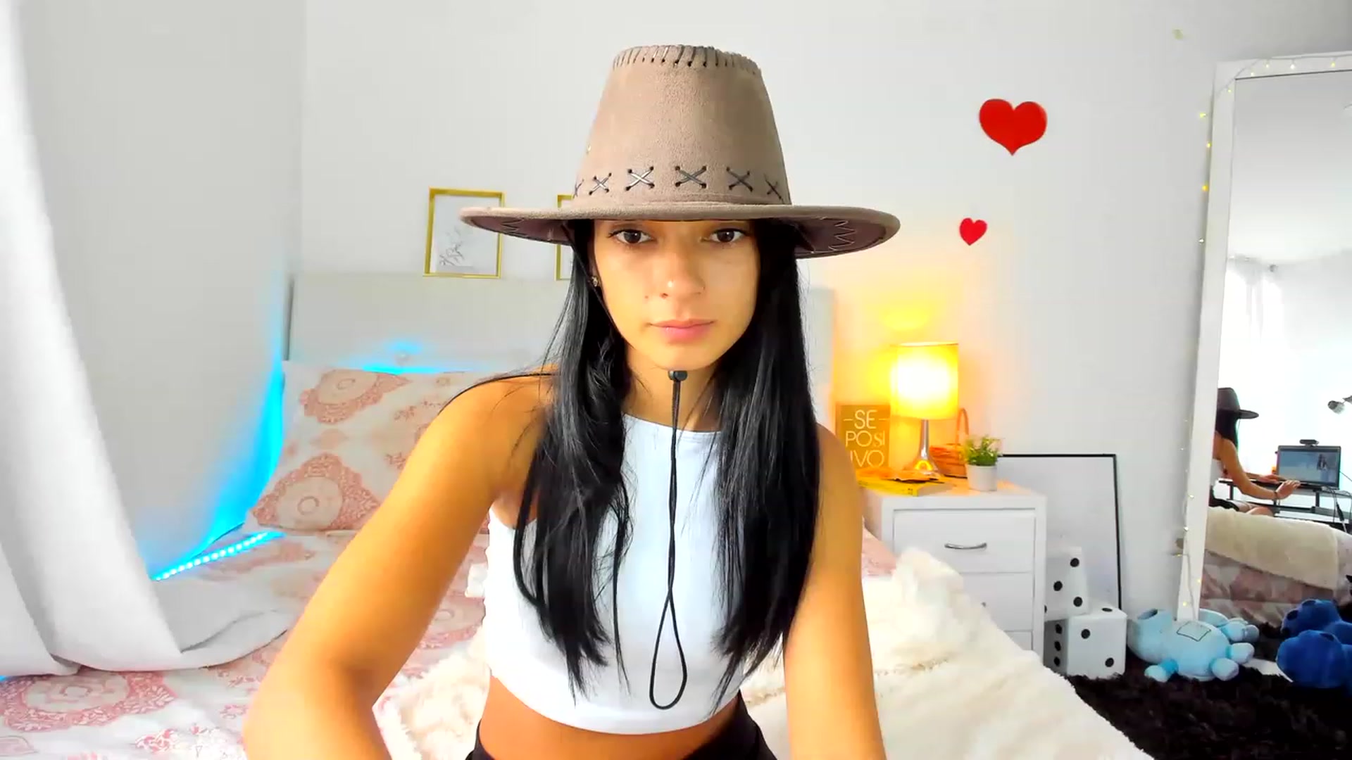 Gallery image thumbnail from Emmily_'s myfreecams stream on, 11/15/2022, 20:49 image 17 of 20